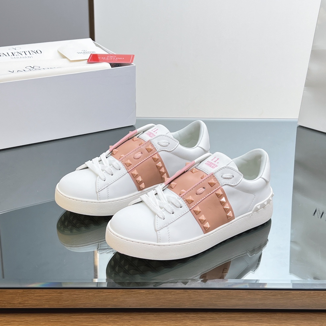 Valentino Garavani Rockstud Untitled 11. Sneaker