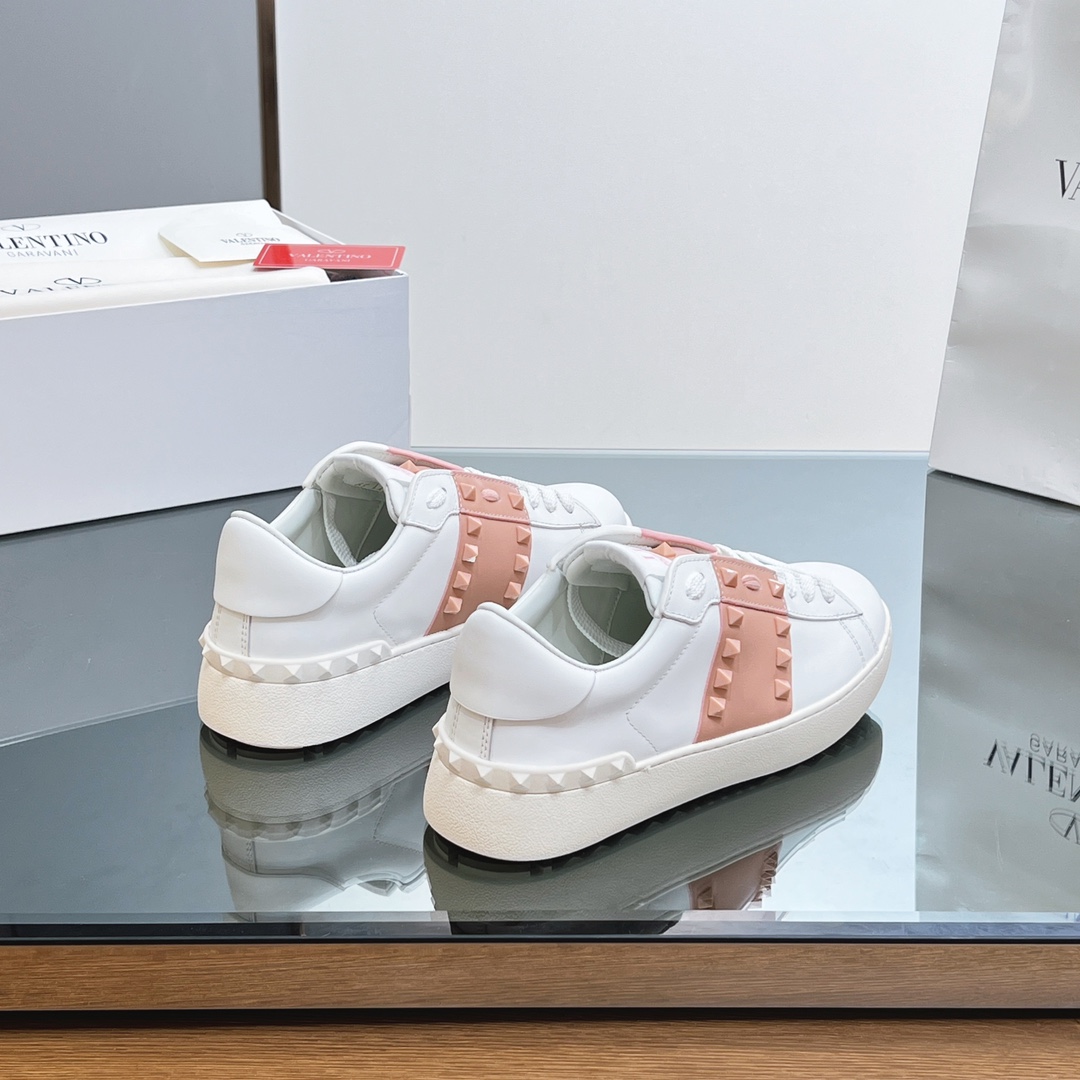 Valentino Garavani Rockstud Untitled 11. Sneaker