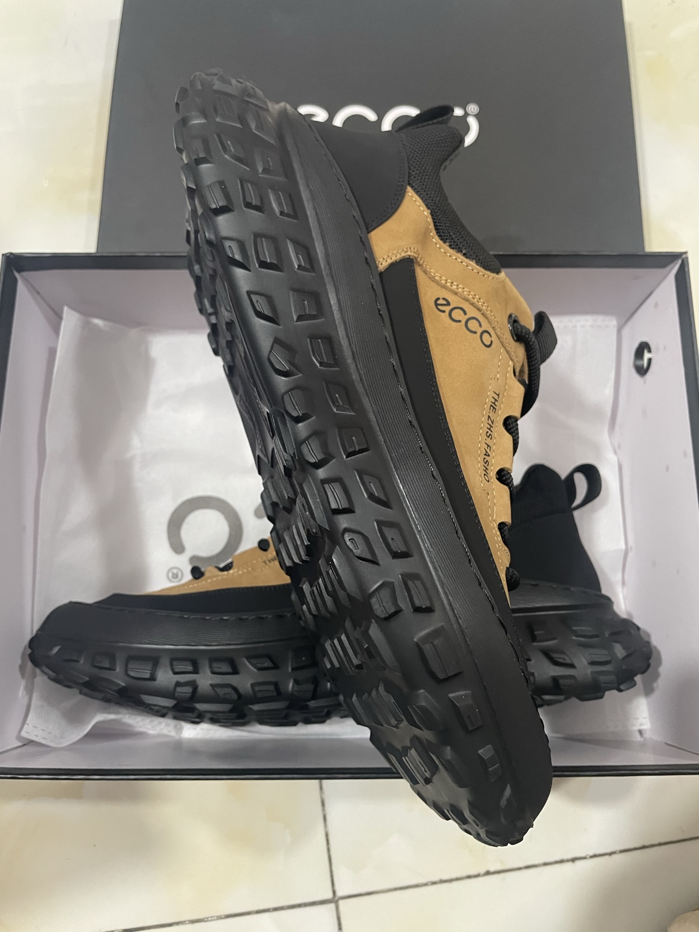 ECCO Retro Chunky Sole Outdoor Casual Shoes