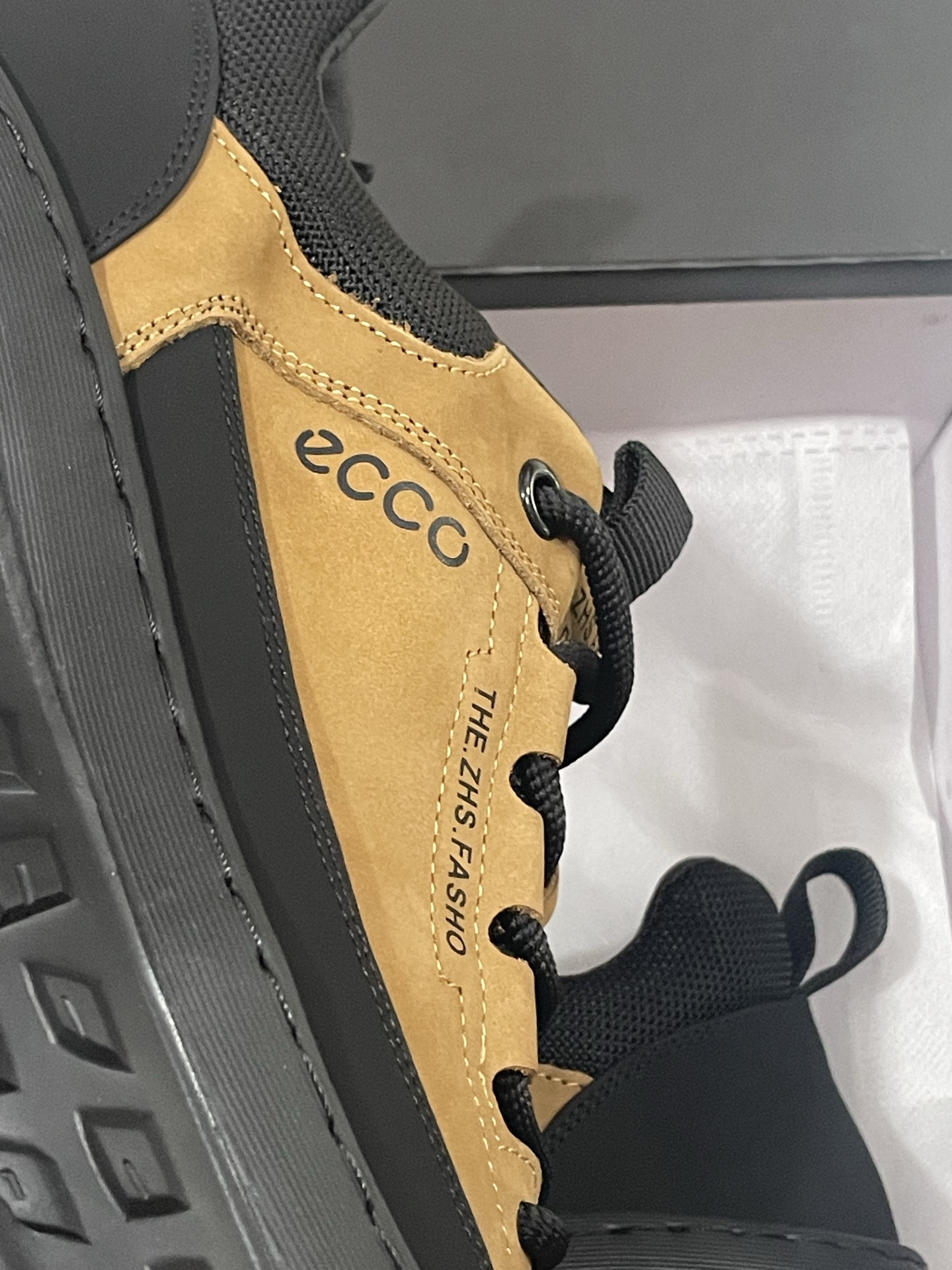 ECCO Retro Chunky Sole Outdoor Casual Shoes