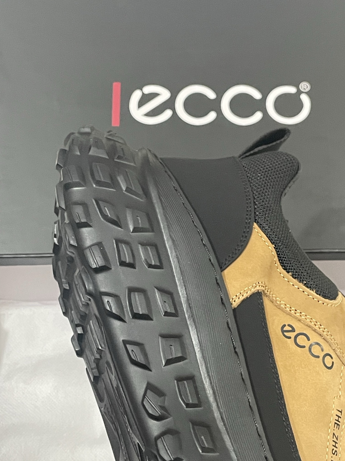 ECCO Retro Chunky Sole Outdoor Casual Shoes