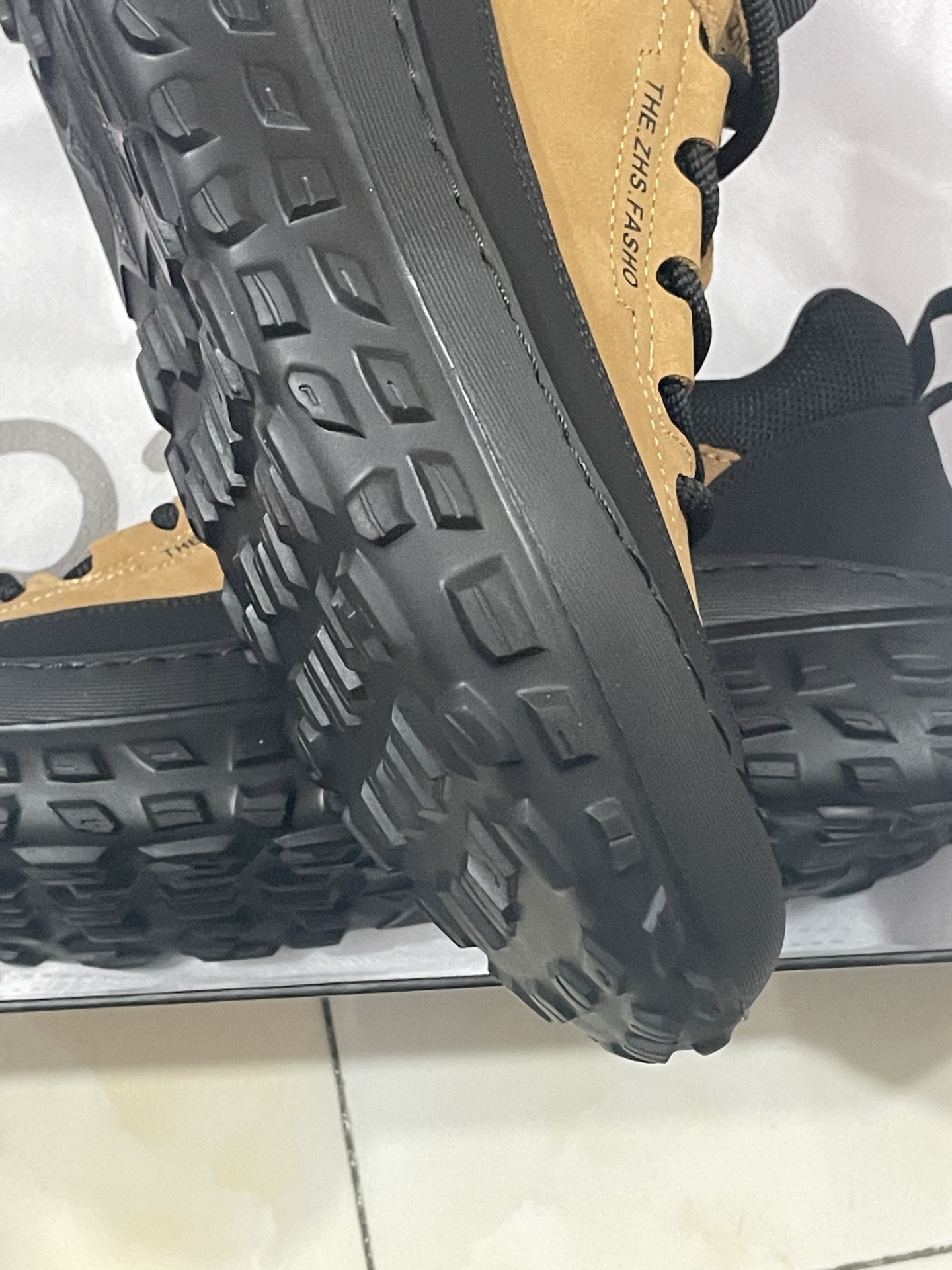 ECCO Retro Chunky Sole Outdoor Casual Shoes