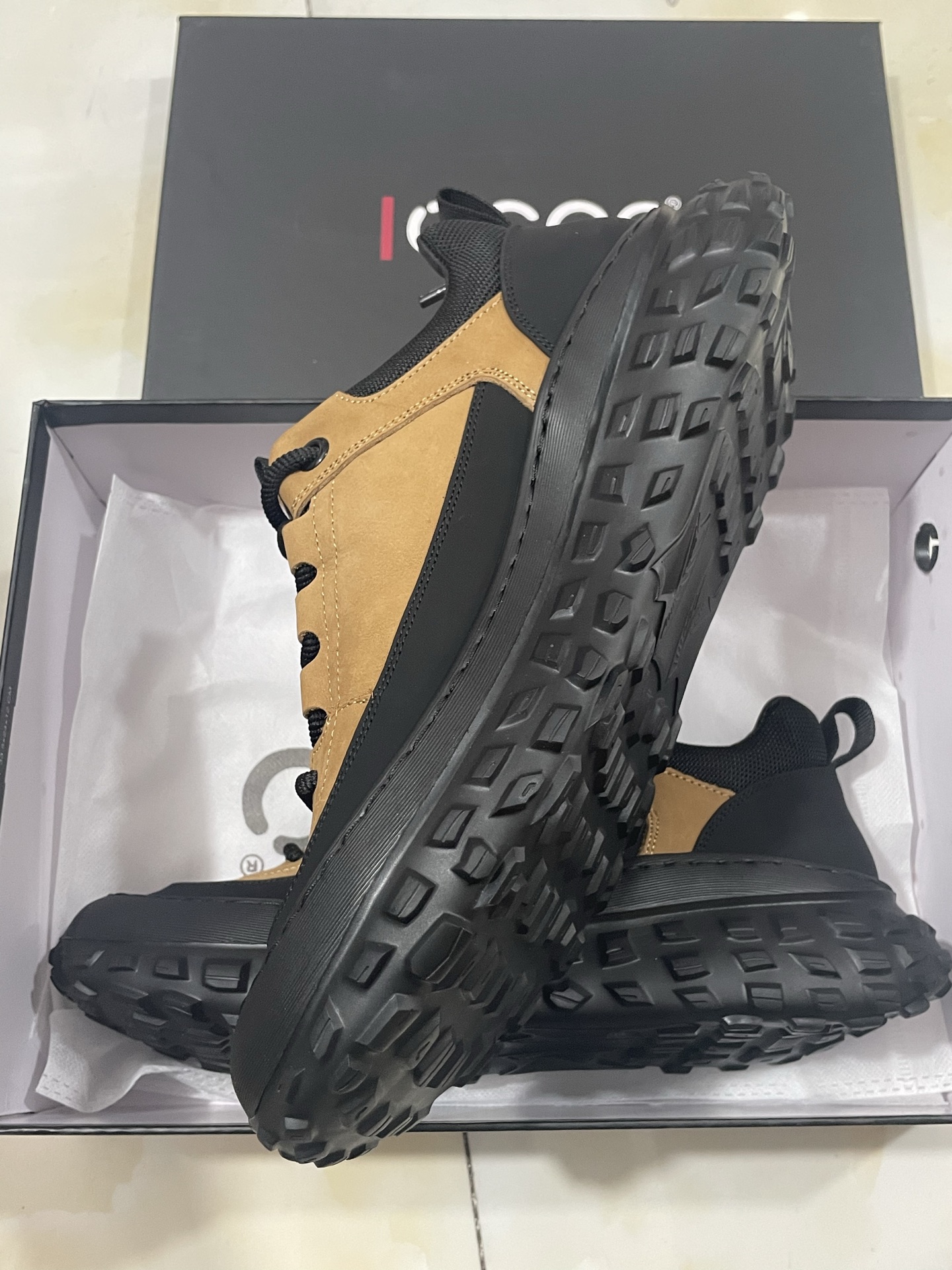 ECCO Retro Chunky Sole Outdoor Casual Shoes