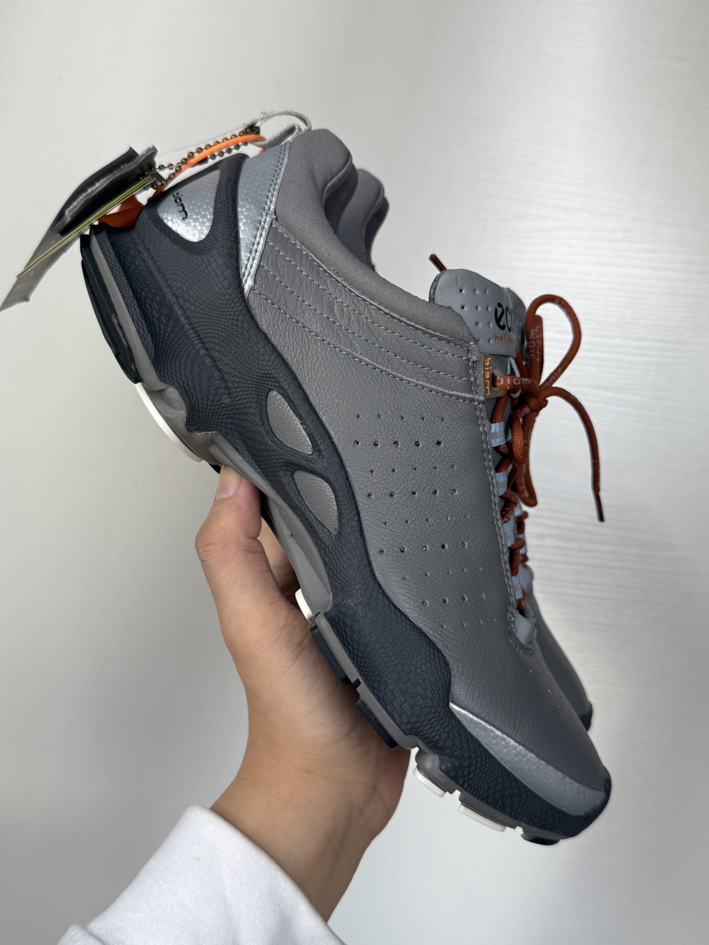 ECCO Genuine Leather Breathable Shock-Absorbing Men's Casual Sneakers