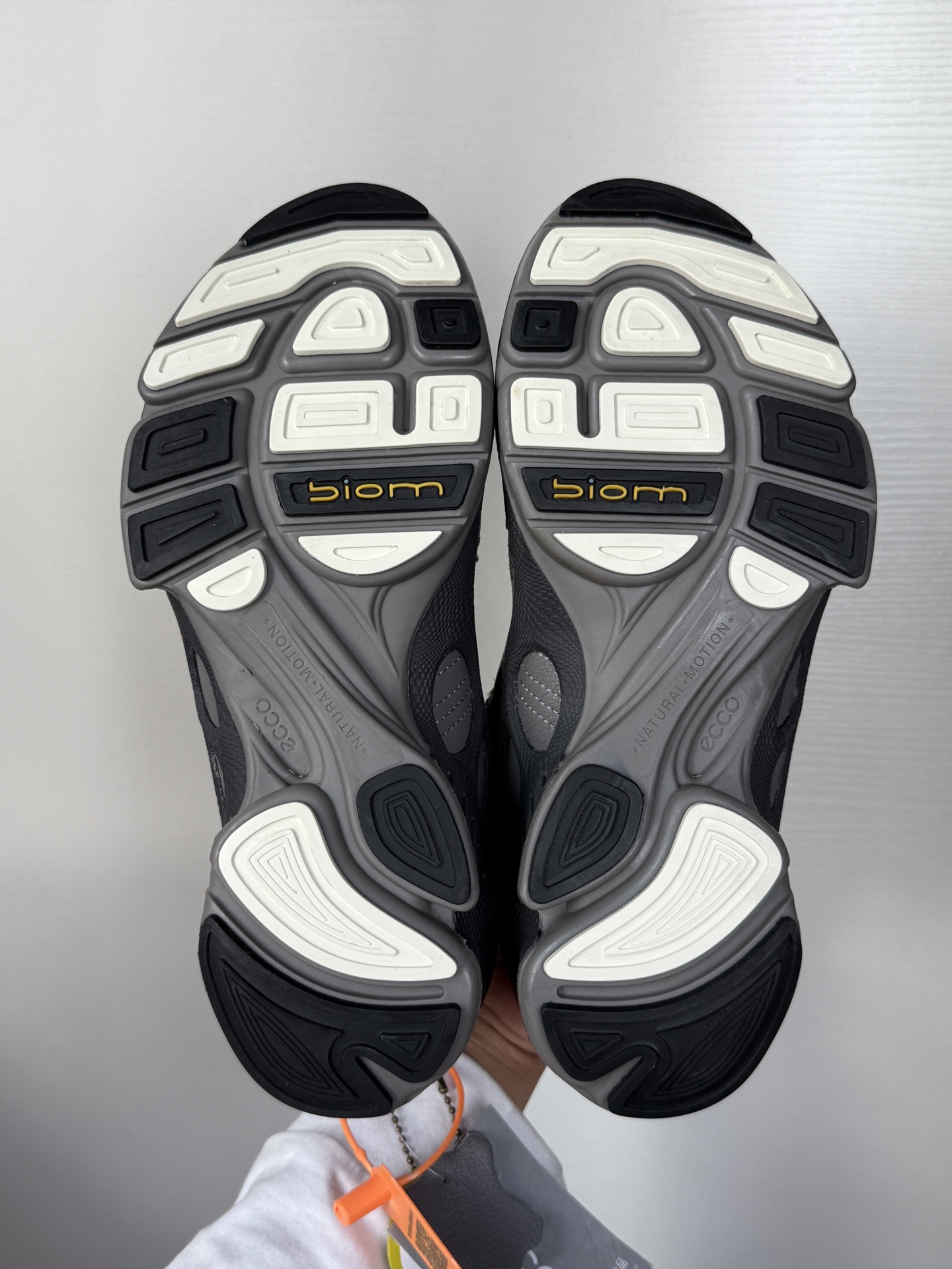 ECCO Genuine Leather Breathable Shock-Absorbing Men's Casual Sneakers