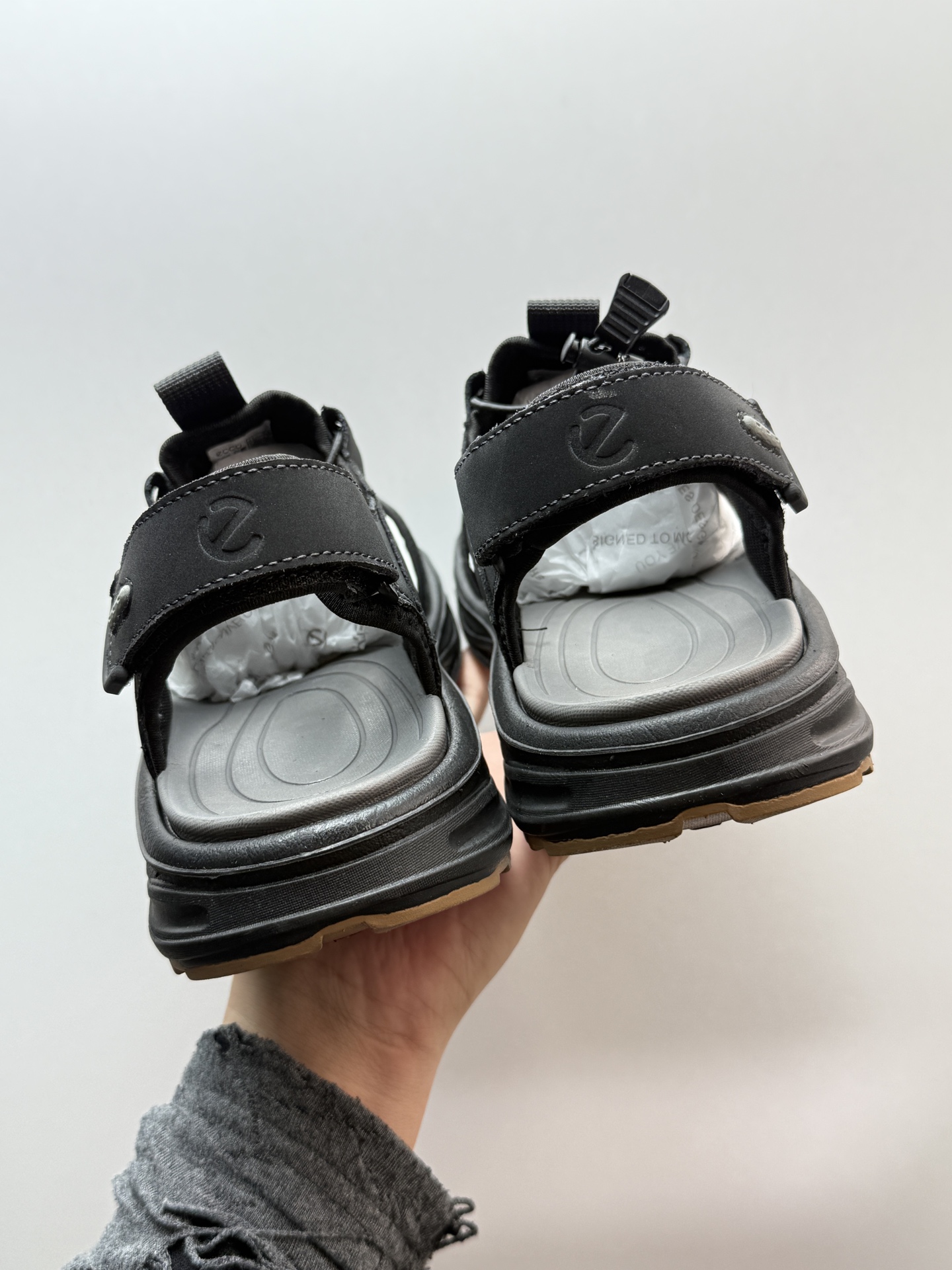 Ecco Men's Toe-Protective Hollow Breathable Outdoor Casual Thick-Sole Sandals