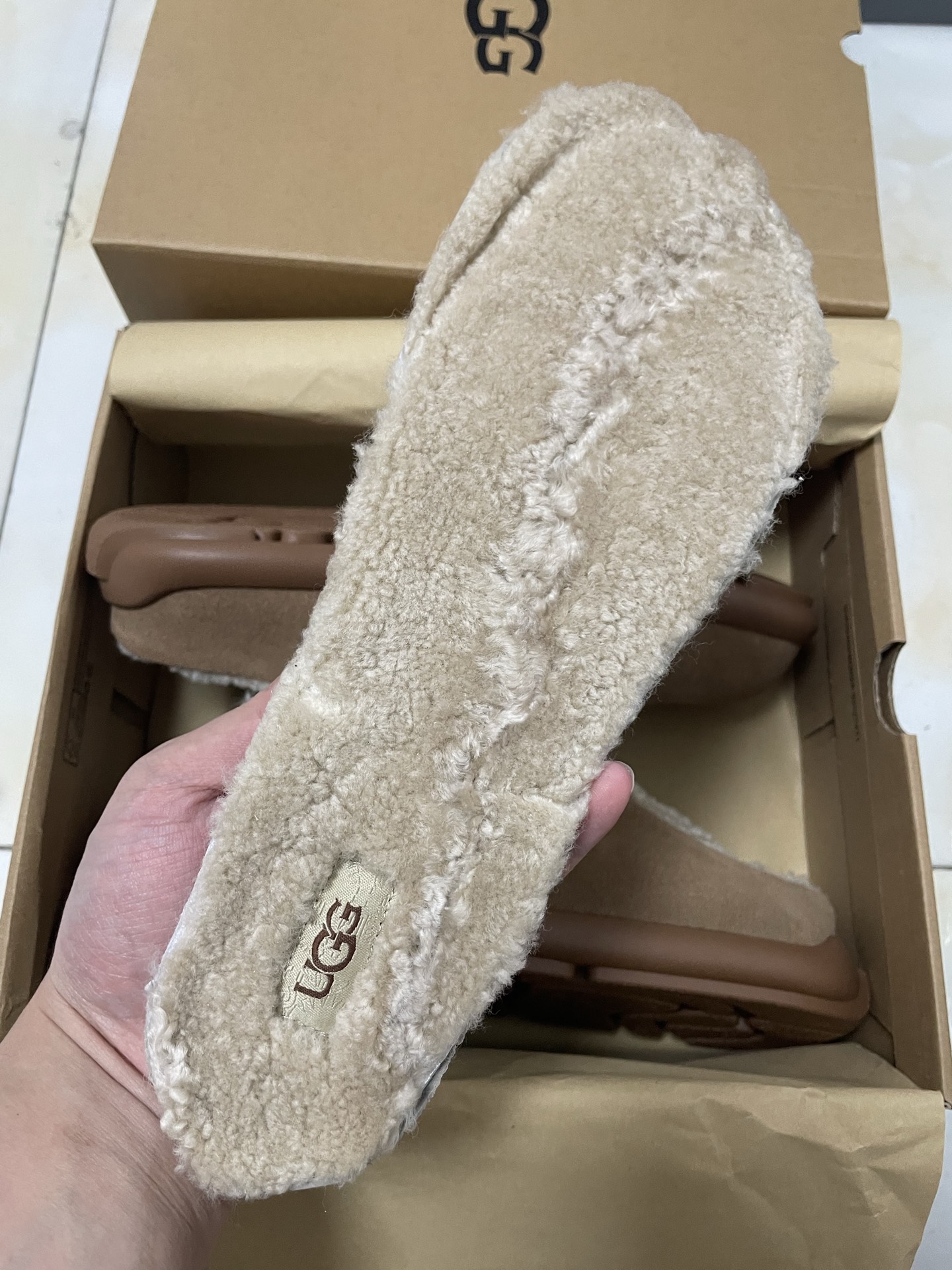 UGG Little Potato Sheepskin Fur Lined Toe-Protective Non-Slip Thick-Sole Mule Slippers