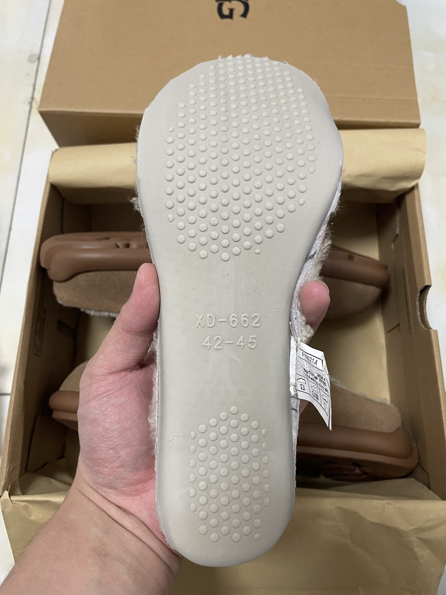 UGG Little Potato Sheepskin Fur Lined Toe-Protective Non-Slip Thick-Sole Mule Slippers