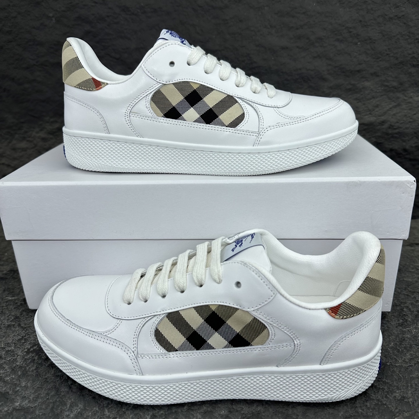 Burberry Low-Top Check Detail Sneakers