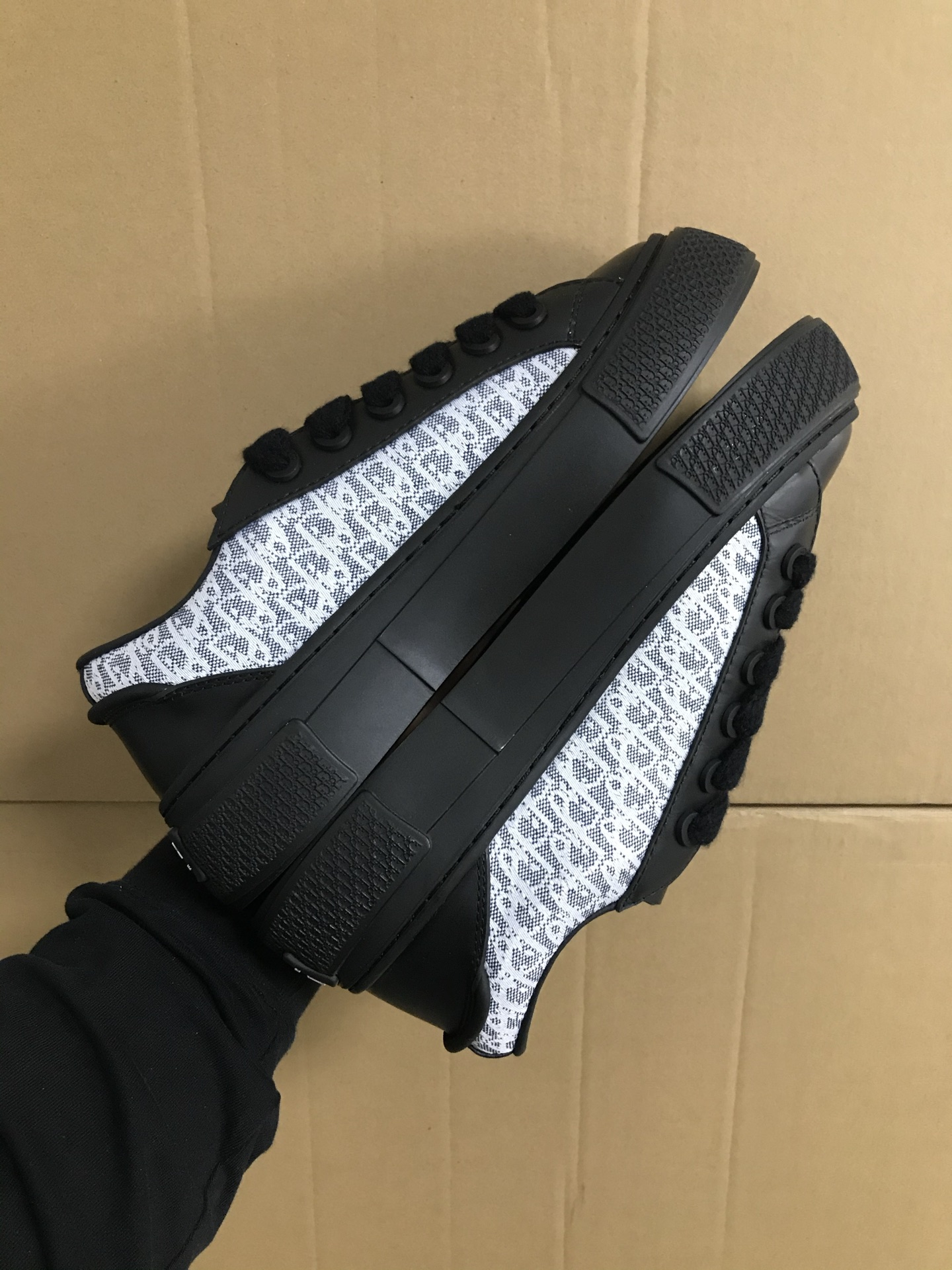 Dior B23 x Kenny Scharf Sneaker