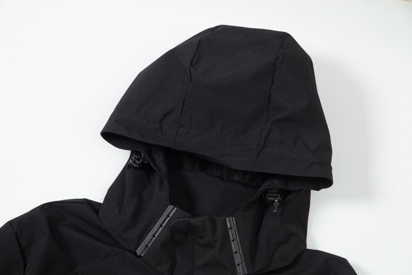 The North Face Lightweight Waterproof Rain Jacket