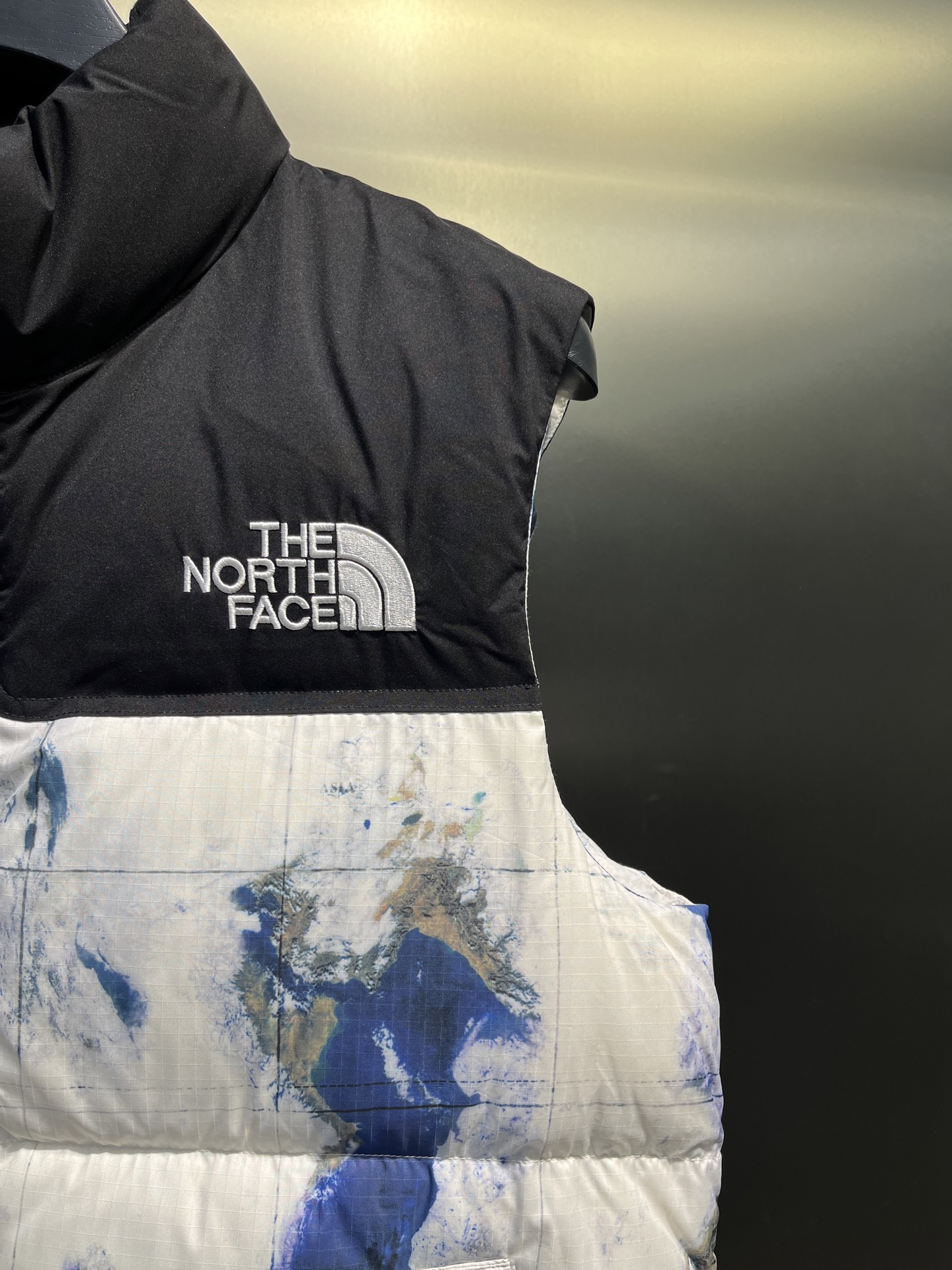 The North Face Unisex Large Plaid Thickened Down Vest - Winter Warm, Lightweight Insulated, Water-Resistant