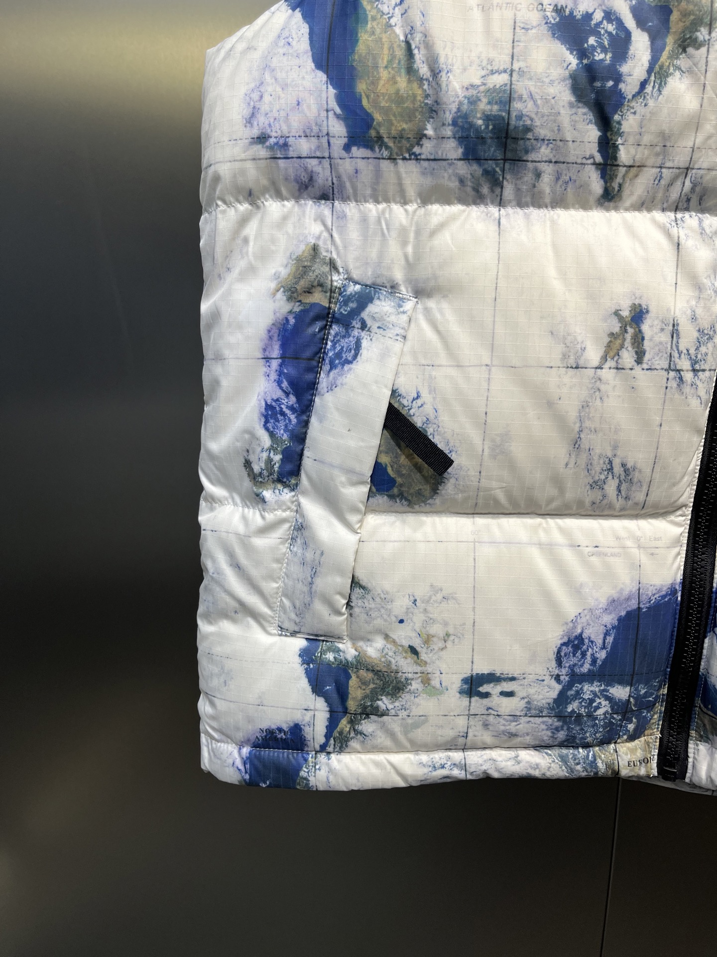 The North Face Unisex Large Plaid Thickened Down Vest - Winter Warm, Lightweight Insulated, Water-Resistant