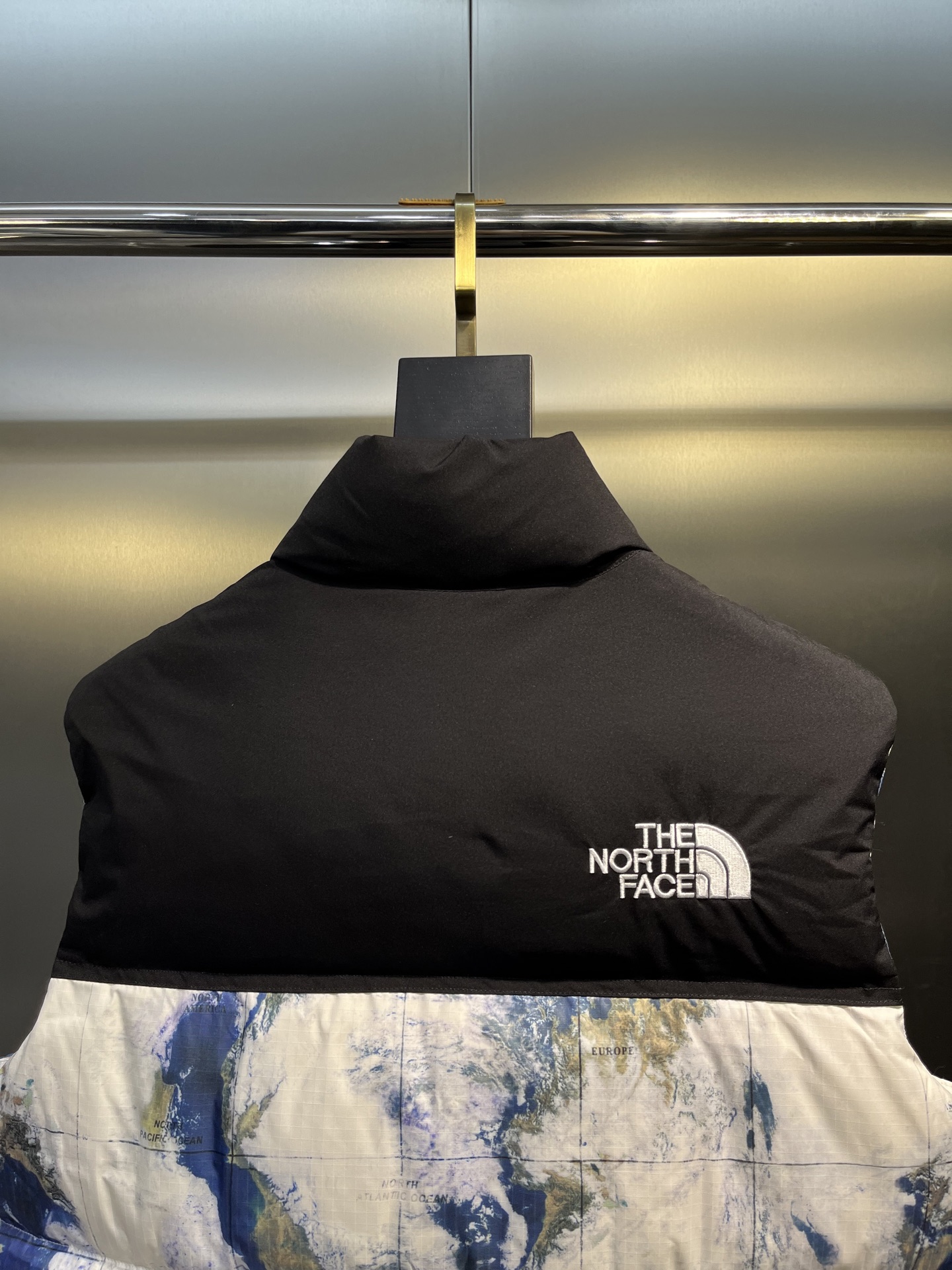 The North Face Unisex Large Plaid Thickened Down Vest - Winter Warm, Lightweight Insulated, Water-Resistant