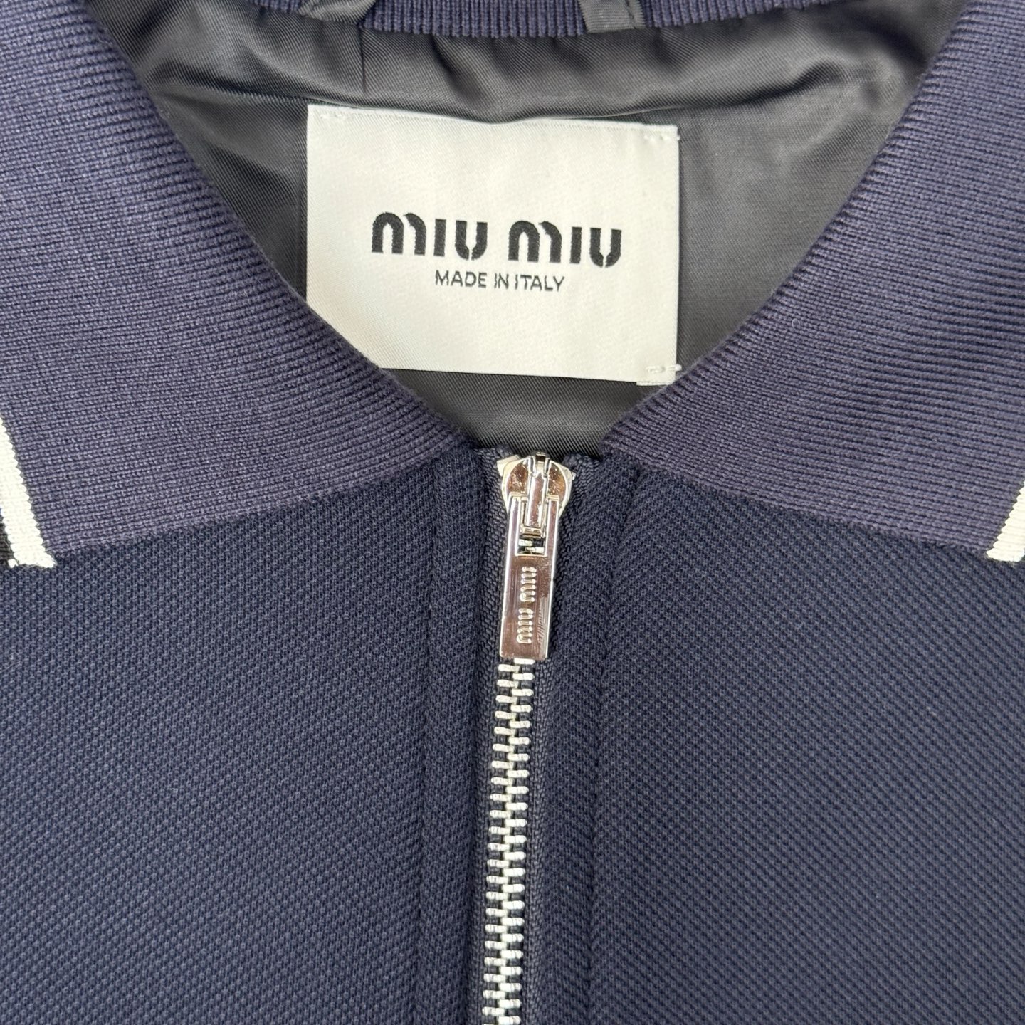 Miu Miu 25SS Letter-Embroidered Piqué Collared Jacket