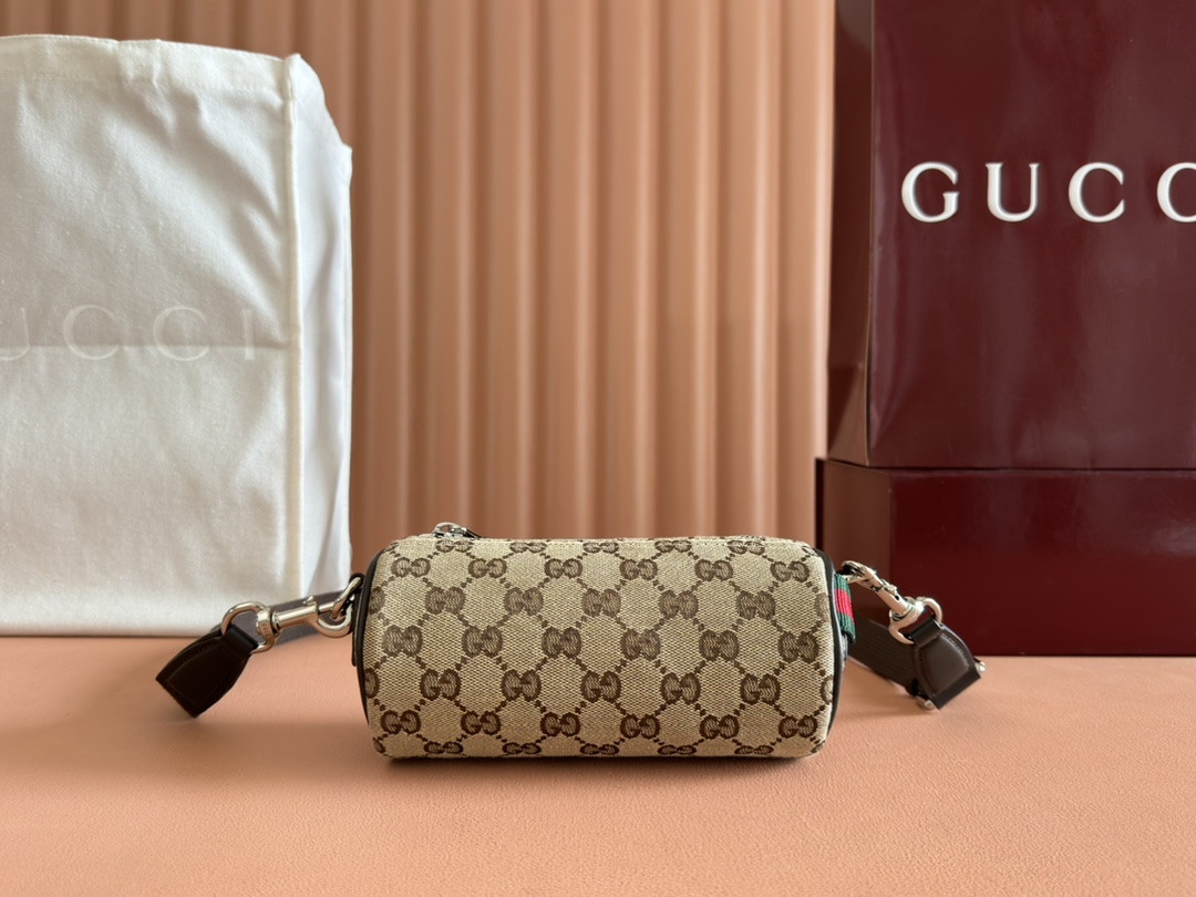 Gucci Model: 834269. Dimensions: 17.5 cm (width) x 8 cm (height) x 8 cm (depth) Weight: Approximately 260 grams