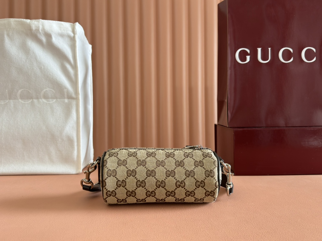Gucci Model: 834269. Dimensions: 17.5 cm (width) x 8 cm (height) x 8 cm (depth) Weight: Approximately 260 grams