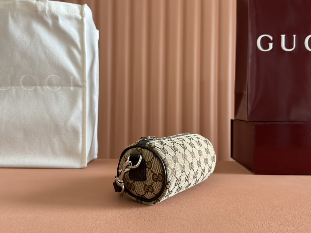 Gucci Model: 834269. Dimensions: 17.5 cm (width) x 8 cm (height) x 8 cm (depth) Weight: Approximately 260 grams