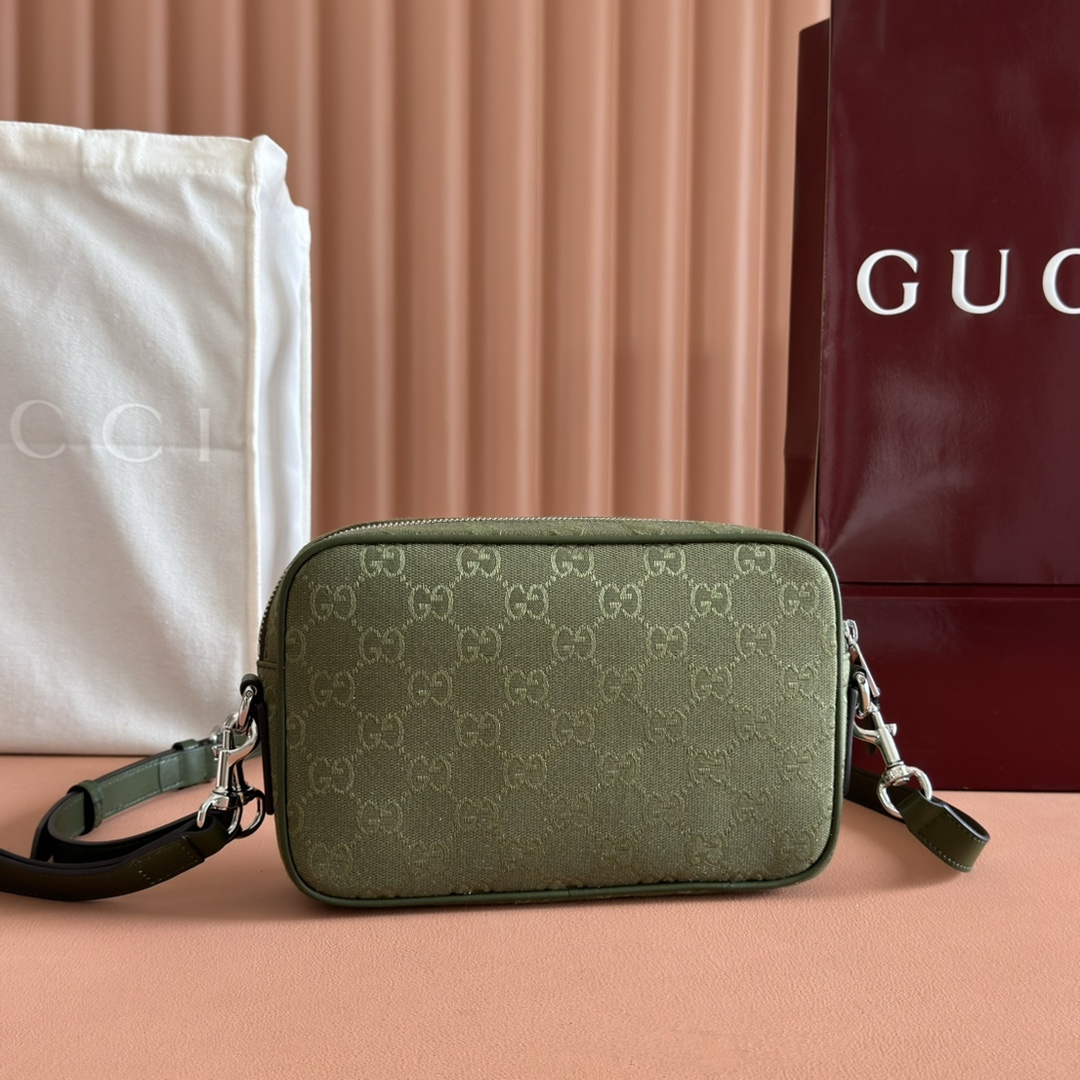 Gucci Model: 834802 Dimensions: 23.5 cm (width) x 15 cm (height) x 5 cm (depth) Weight: Approx. 0.4 kg Color: Forest Green Fabric