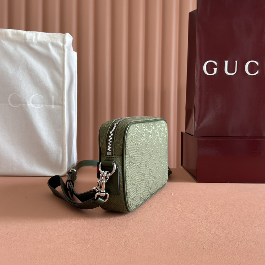 Gucci Model: 834802 Dimensions: 23.5 cm (width) x 15 cm (height) x 5 cm (depth) Weight: Approx. 0.4 kg Color: Forest Green Fabric
