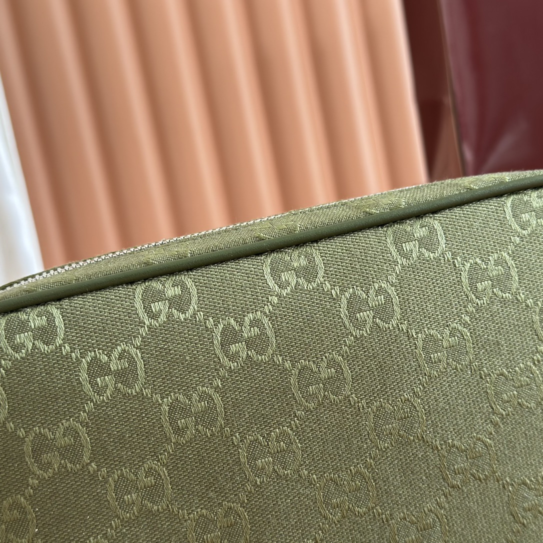 Gucci Model: 834802 Dimensions: 23.5 cm (width) x 15 cm (height) x 5 cm (depth) Weight: Approx. 0.4 kg Color: Forest Green Fabric