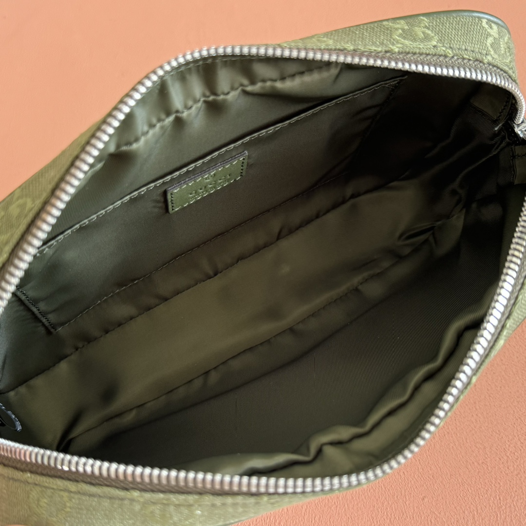 Gucci Model: 834802 Dimensions: 23.5 cm (width) x 15 cm (height) x 5 cm (depth) Weight: Approx. 0.4 kg Color: Forest Green Fabric