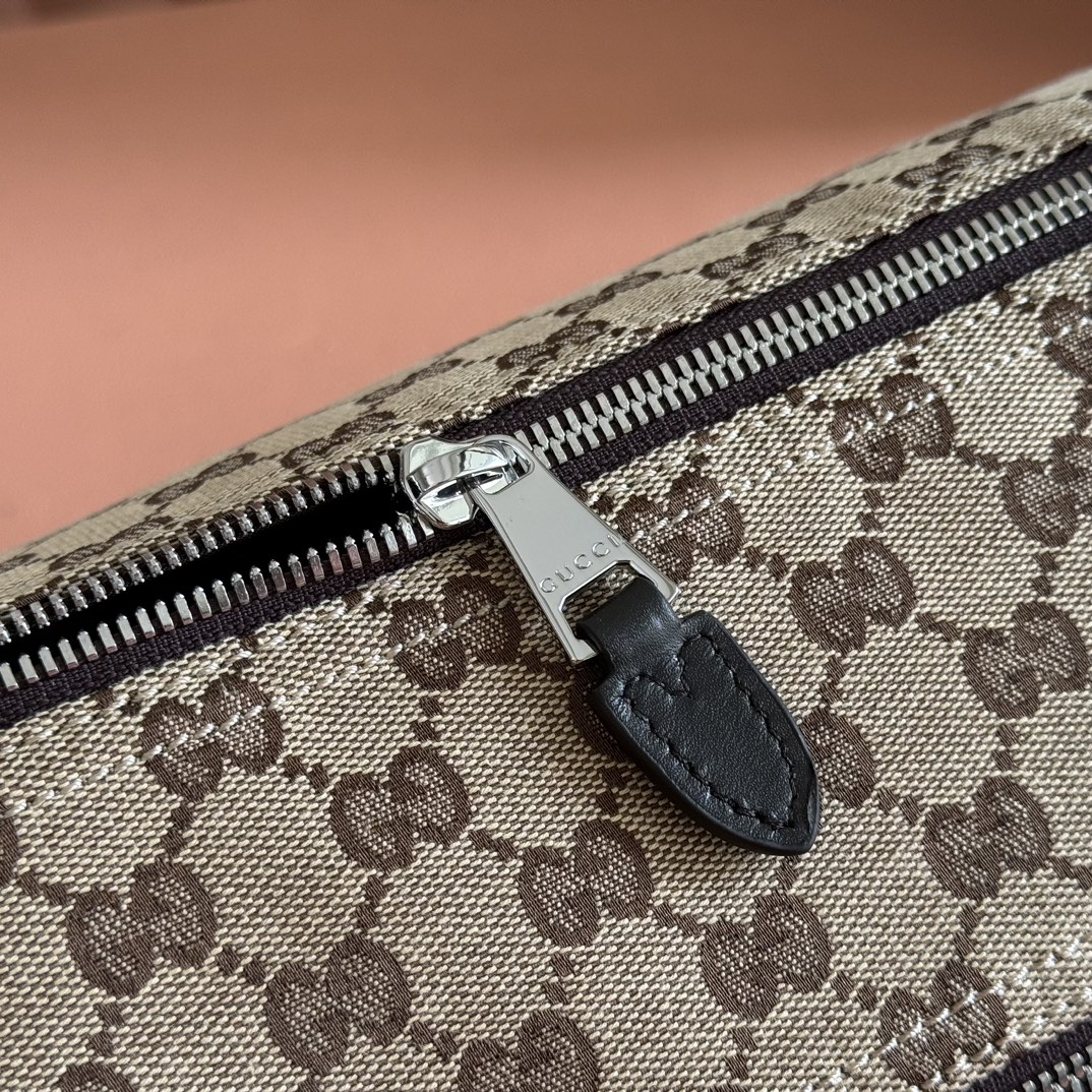 Gucci Pre-Fall 2025 Men's Bag Selection Model: 834455 Dimensions: 30 cm (W) x 16 cm (H) x 16 cm (D) Weight: Approx. 0.6 kg Color: Apricot Brown