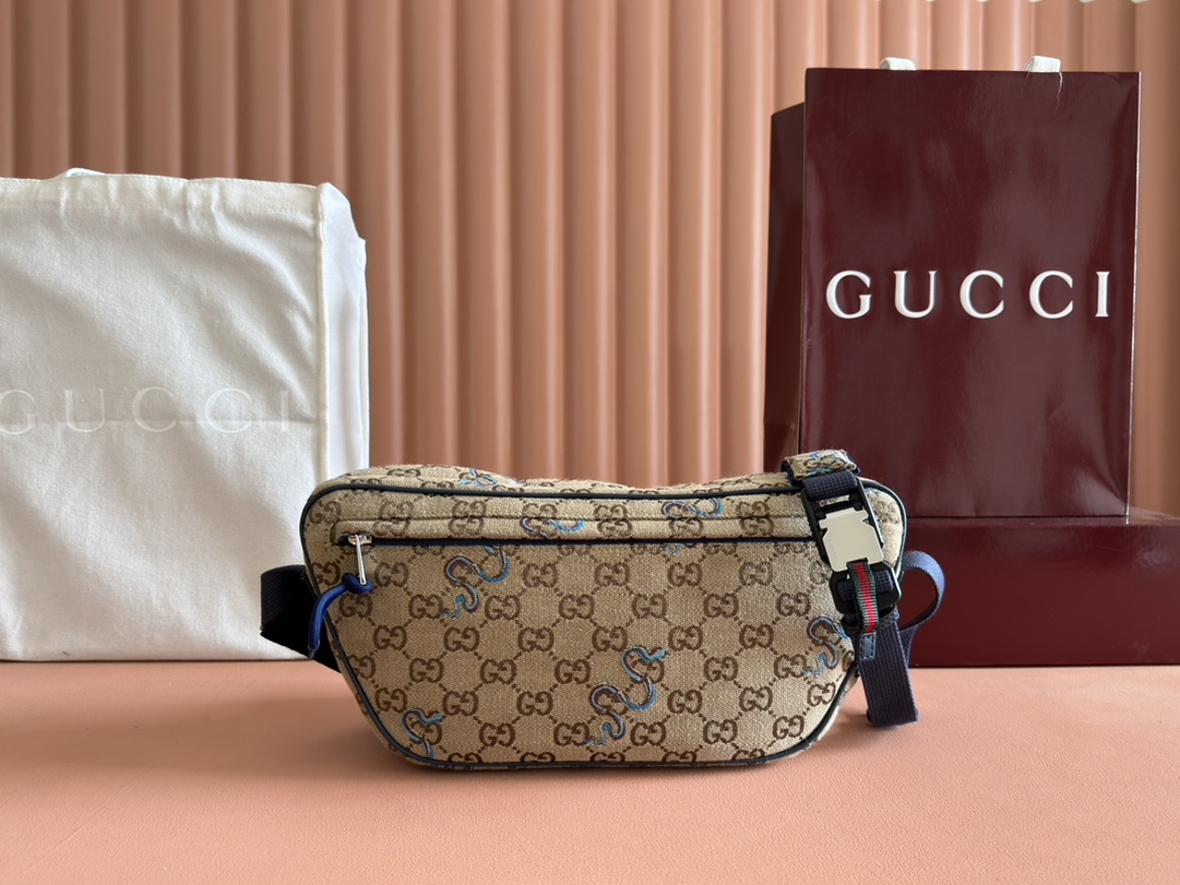 Gucci Model: 802096 Dimensions: 34 cm (width) x 15 cm (height) x 10 cm (depth) Weight: Approx. 0.5 kg Color: Snake-patterned apricot blue fabric