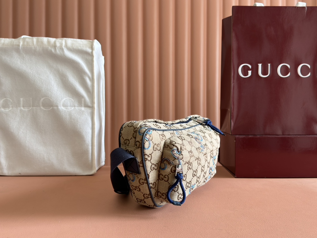 Gucci Model: 802096 Dimensions: 34 cm (width) x 15 cm (height) x 10 cm (depth) Weight: Approx. 0.5 kg Color: Snake-patterned apricot blue fabric