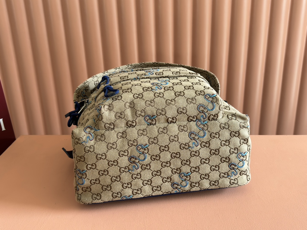 Gucci Model: 800265 Dimensions: 40 cm (length) x 36.5 cm (width) x 23 cm (depth) Weight: Approx. 1.23 kg Color: Snake-patterned apricot blue fabric