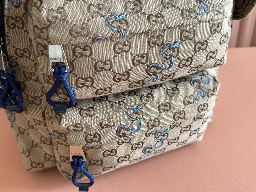 Gucci Model: 800265 Dimensions: 40 cm (length) x 36.5 cm (width) x 23 cm (depth) Weight: Approx. 1.23 kg Color: Snake-patterned apricot blue fabric