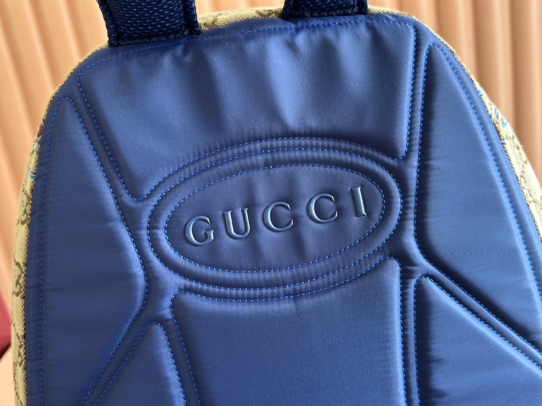 Gucci Model: 800265 Dimensions: 40 cm (length) x 36.5 cm (width) x 23 cm (depth) Weight: Approx. 1.23 kg Color: Snake-patterned apricot blue fabric