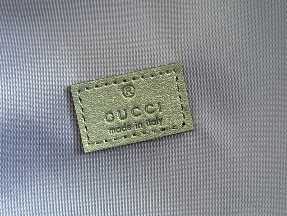 Gucci Model: 800265 Dimensions: 40 cm (length) x 36.5 cm (width) x 23 cm (depth) Weight: Approx. 1.23 kg Color: Snake-patterned apricot blue fabric