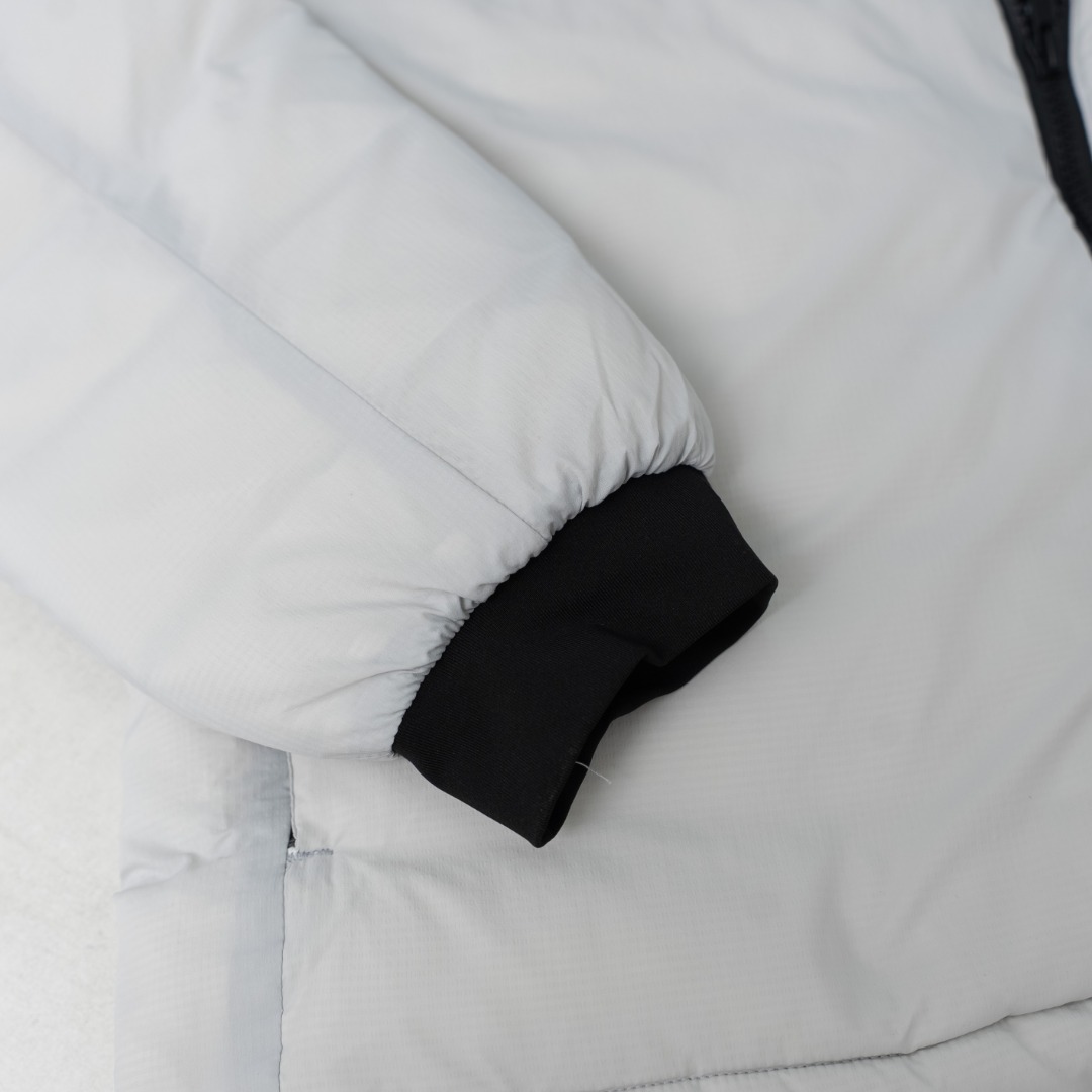 Canada Goose 5079 Single-Zip Sleeve Badge Stand Collar Down Jacket