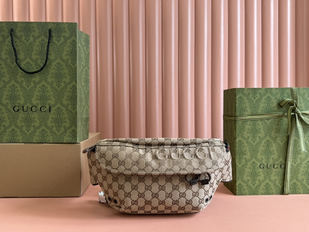 Gucci Small GG Crossbody Bag Weight: Approx. 0.5 kg Model: 804262 Dimensions: 32 cm (L) x 17 cm (W) x 5 cm (H) Color: Apricot Brown Leather