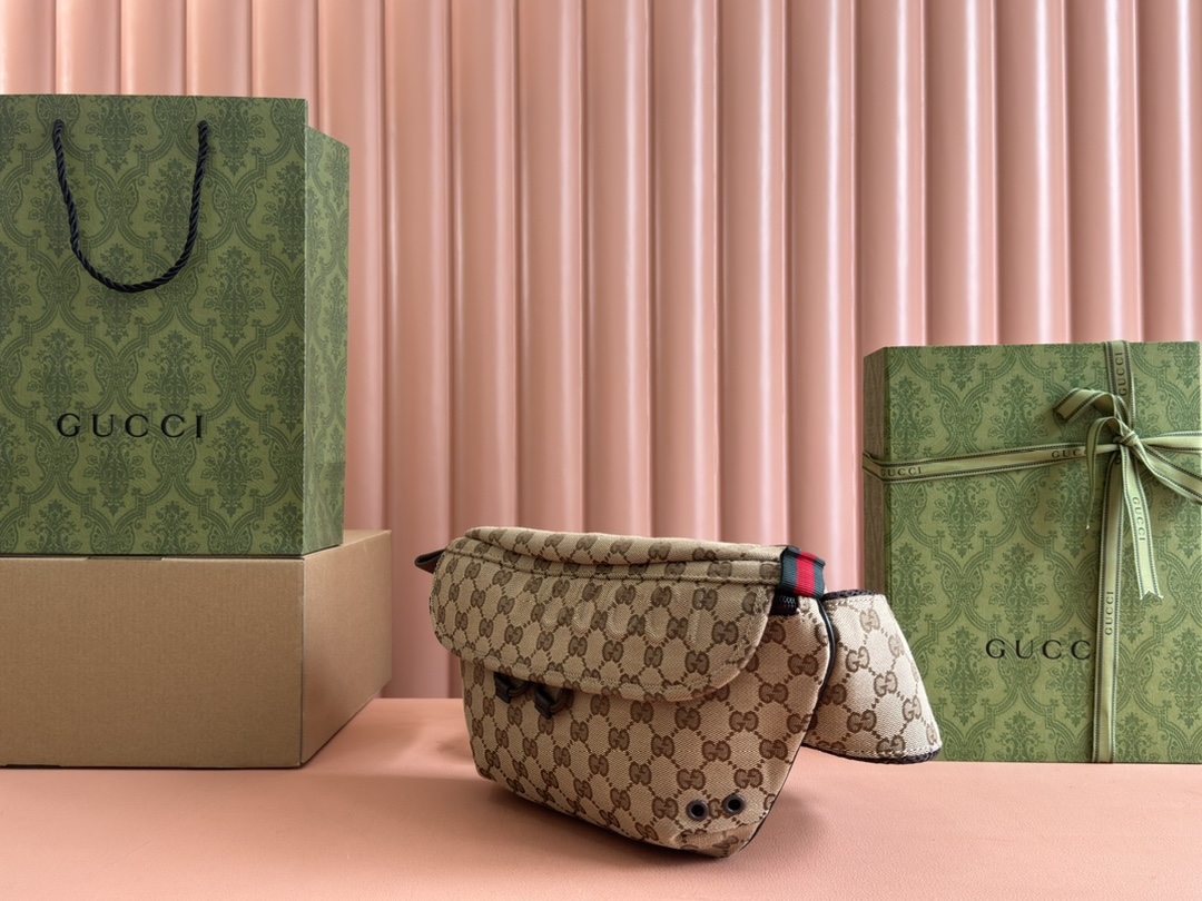 Gucci Small GG Crossbody Bag Weight: Approx. 0.5 kg Model: 804262 Dimensions: 32 cm (L) x 17 cm (W) x 5 cm (H) Color: Apricot Brown Leather