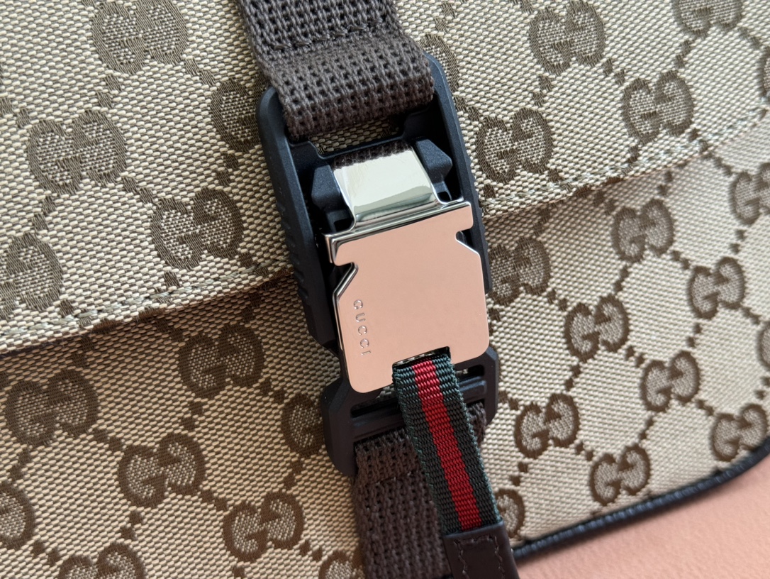 Gucci Mini GG Crossbody Bag 802100 Mini Dimensions: 20 cm (W) x 14 cm (H) x 6.5 cm (D) Weight: Approx. 0.436 kg