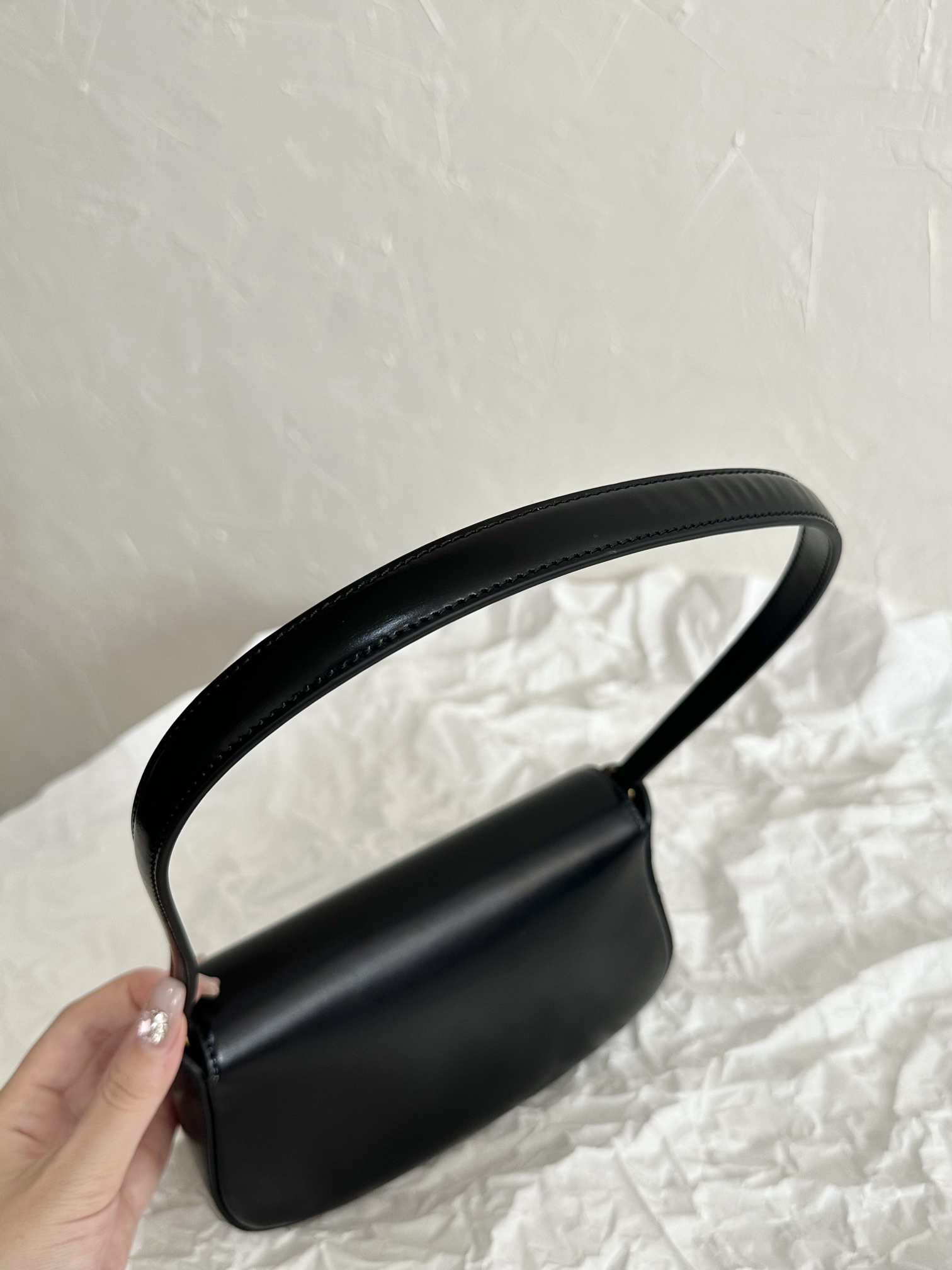 YSL Voltaire Underarm Bag Black Gold   779642m Dimensions: 21×11×4.5cm