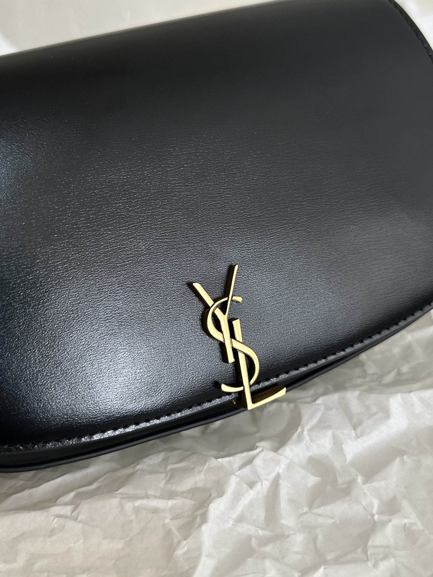 YSL Voltaire Underarm Bag Black Gold   779642m Dimensions: 21×11×4.5cm