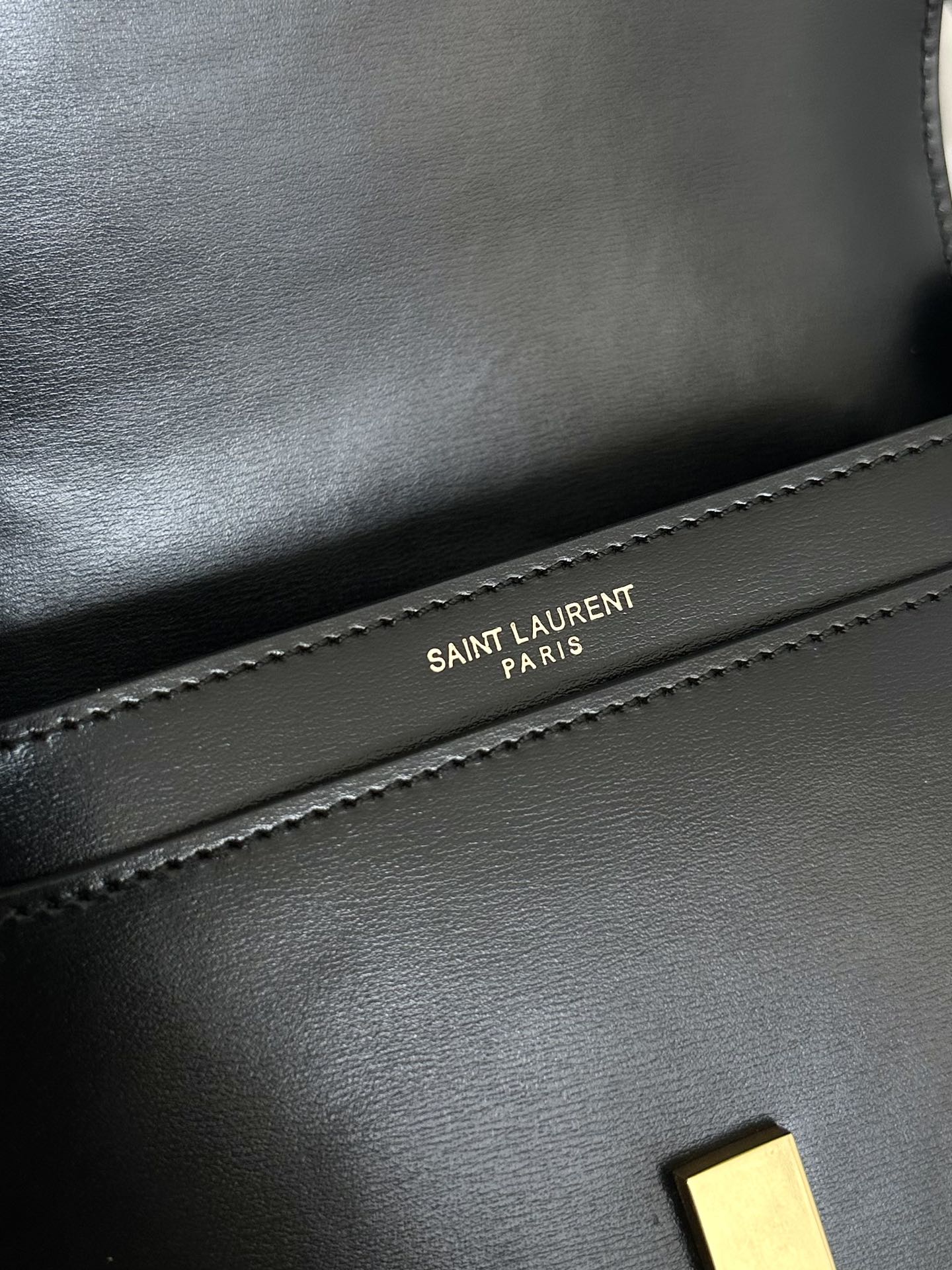 YSL Voltaire Underarm Bag Black Gold   779642m Dimensions: 21×11×4.5cm
