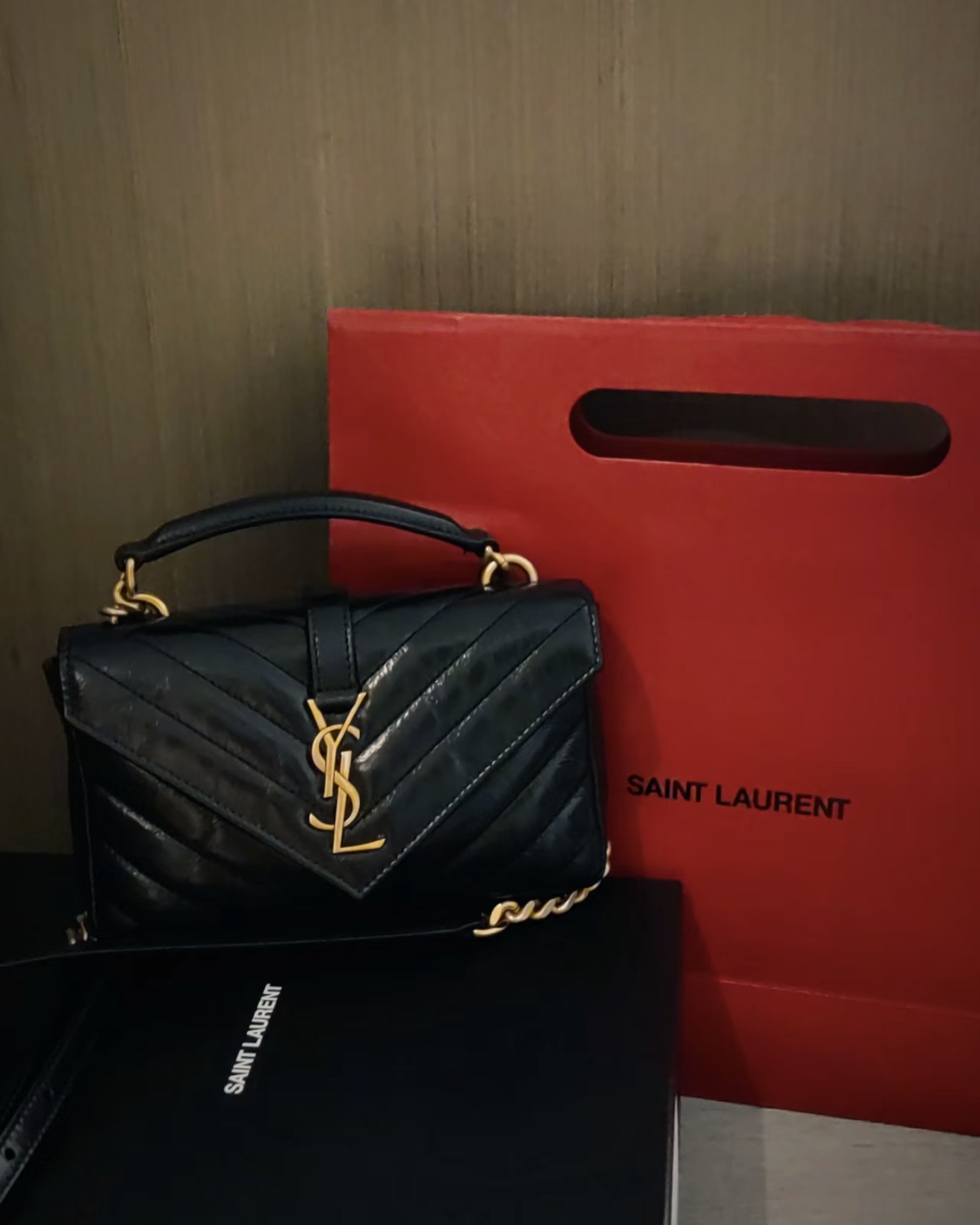 YSL    Mini College Oil-Waxed Leather Chain Messenger Bag 779430m Dimensions: 20x13x3cm