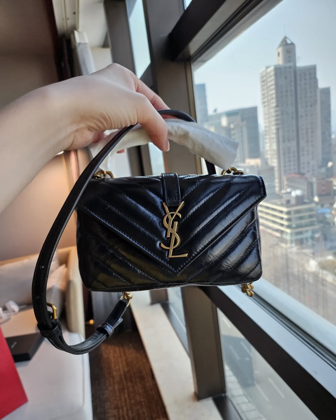 YSL    Mini College Oil-Waxed Leather Chain Messenger Bag 779430m Dimensions: 20x13x3cm