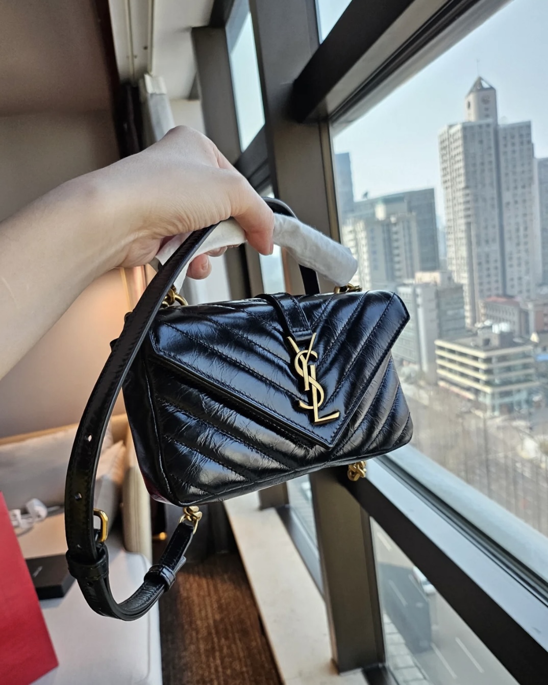 YSL    Mini College Oil-Waxed Leather Chain Messenger Bag 779430m Dimensions: 20x13x3cm