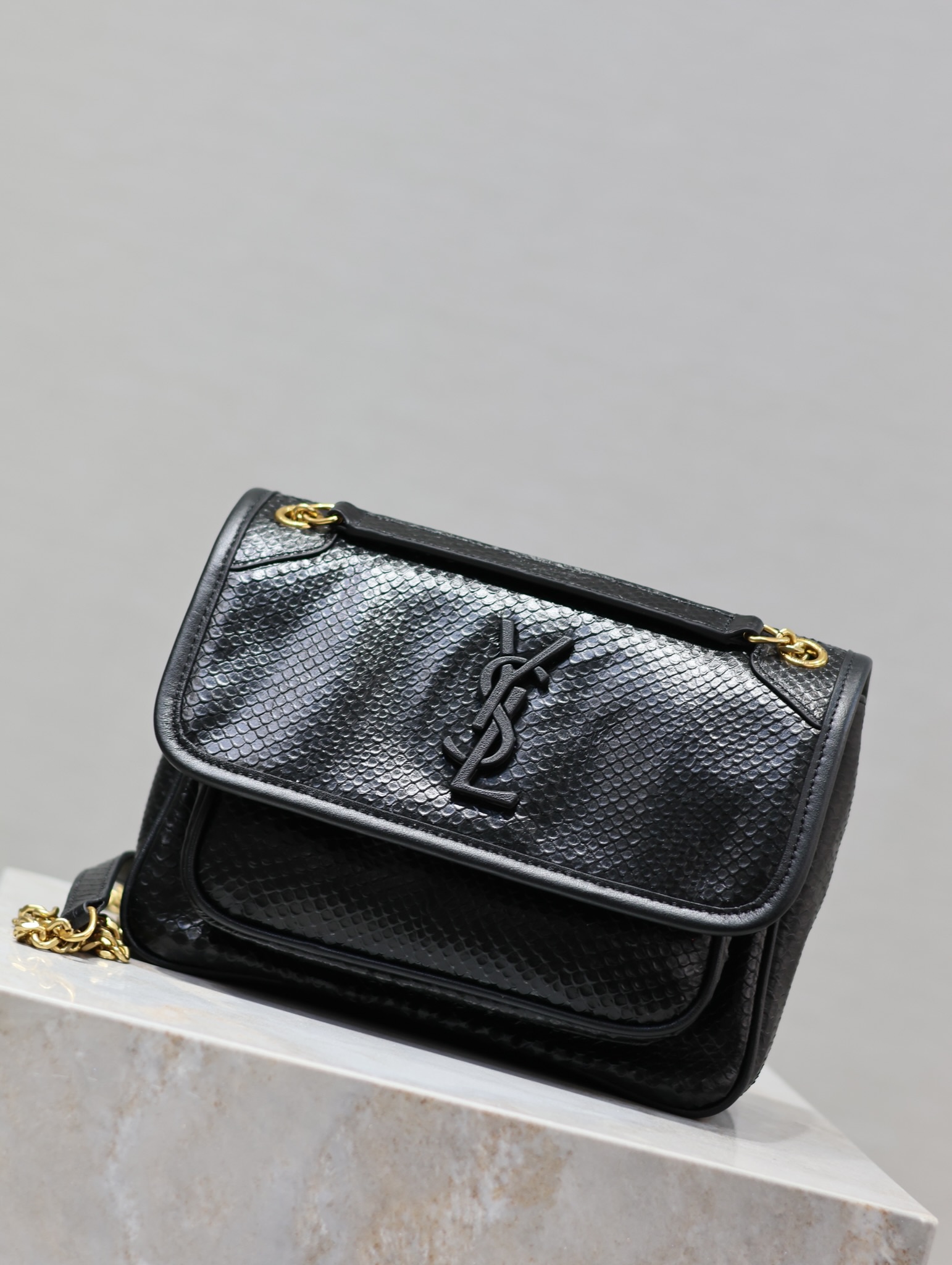 YSL Niki 22cm Black Snake-Print Calfskin with Gold Buckle Style Number: 633151 Dimensions: 22 × 16.5 × 12 cm