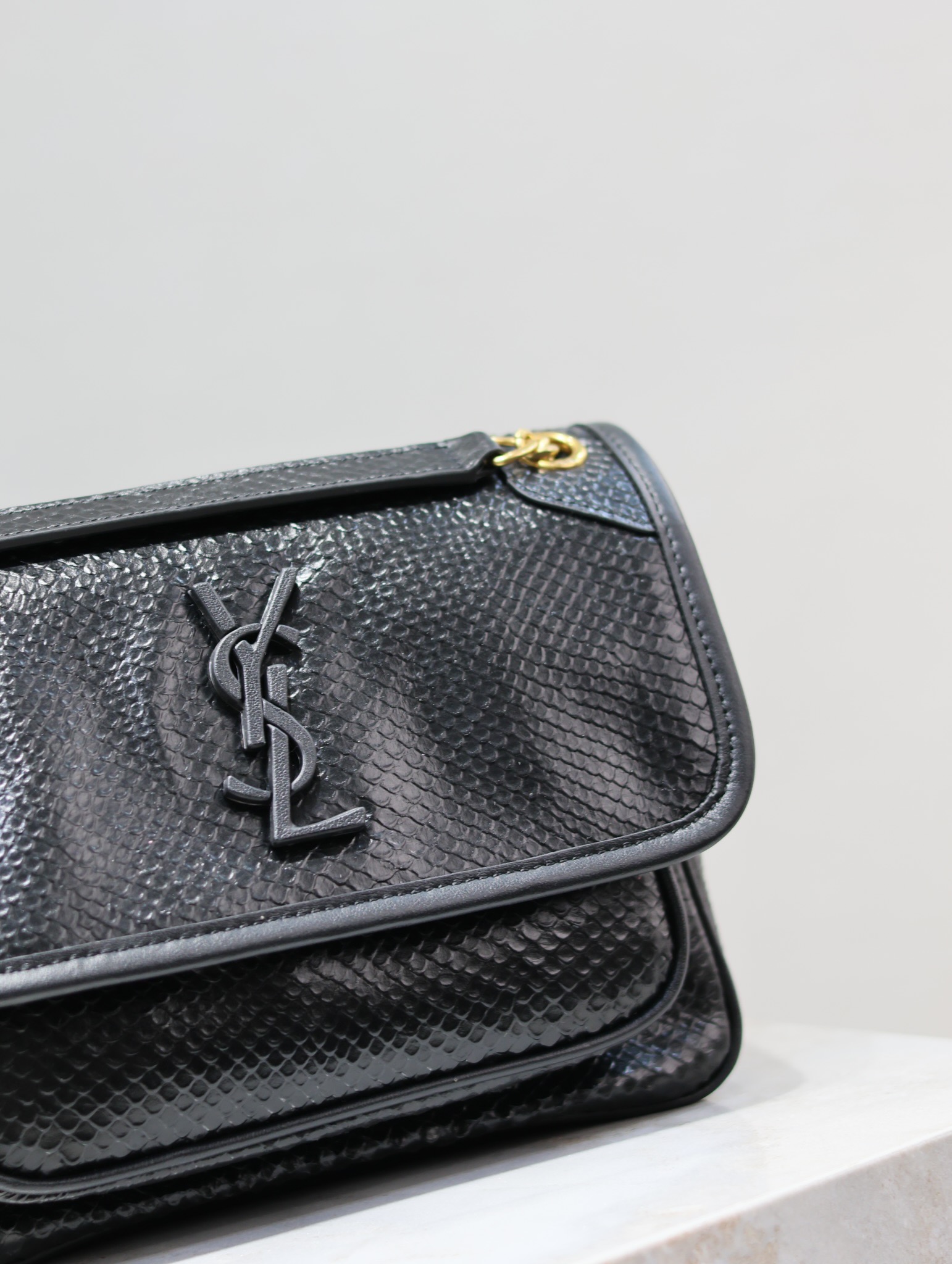 YSL Niki 22cm Black Snake-Print Calfskin with Gold Buckle Style Number: 633151 Dimensions: 22 × 16.5 × 12 cm