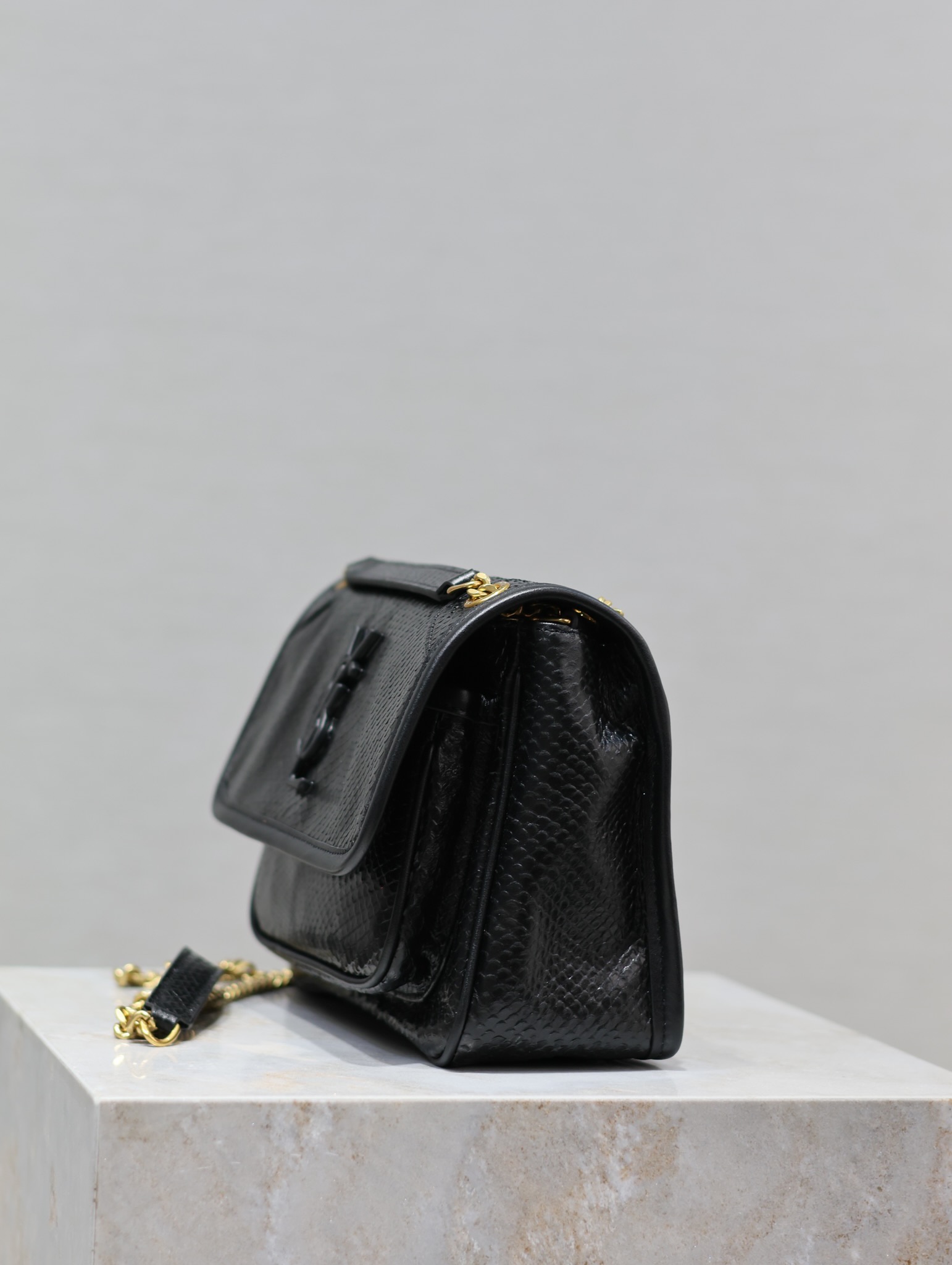 YSL Niki 22cm Black Snake-Print Calfskin with Gold Buckle Style Number: 633151 Dimensions: 22 × 16.5 × 12 cm