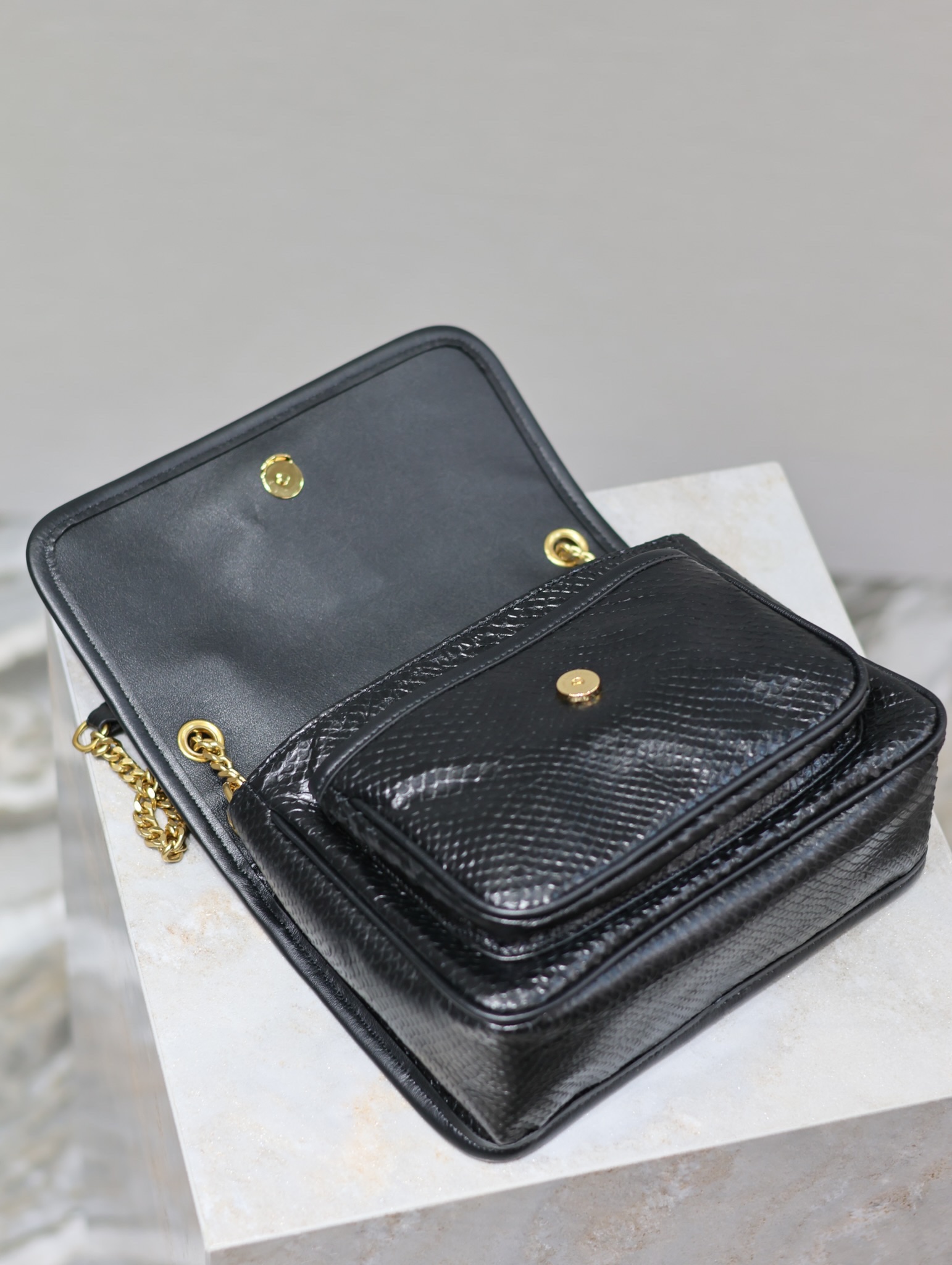 YSL Niki 22cm Black Snake-Print Calfskin with Gold Buckle Style Number: 633151 Dimensions: 22 × 16.5 × 12 cm