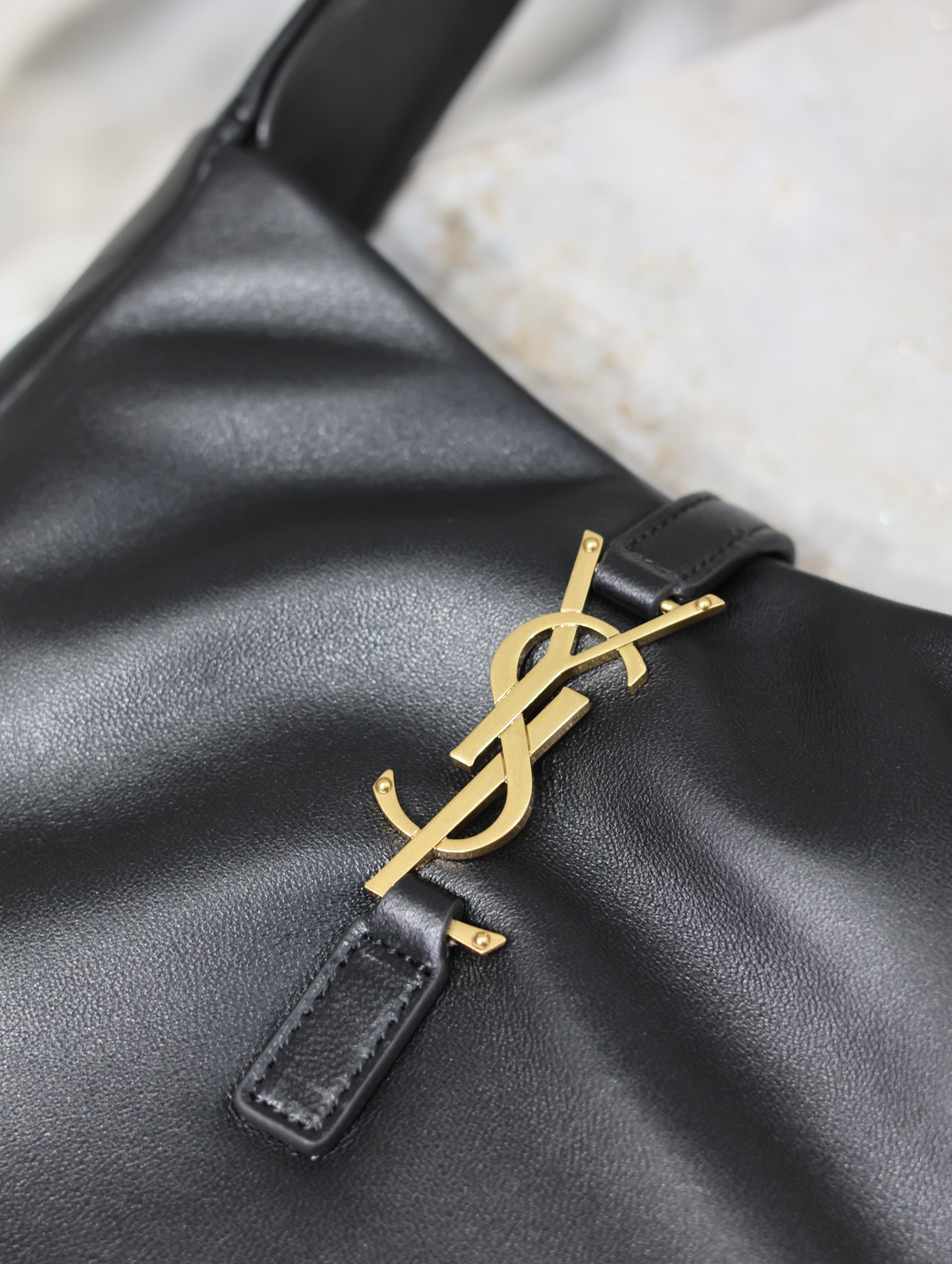 YSL Black Lambskin_Bestseller LE 5A7 Underarm Bag Model: 713938 Dimensions: 23×22×8.5cm