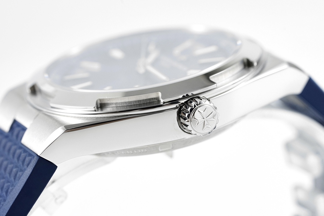 Vacheron Constantin Overseas Collection 41mm｜Stainless Steel Case Sapphire Crystal Dial/Sapphire Case Back Caliber 5100 Automatic Movement (28,800 Vibrations per Hour) Stainless Steel Buckle 150m Water Resistance Interchangeable Strap System (Steel/Buckle