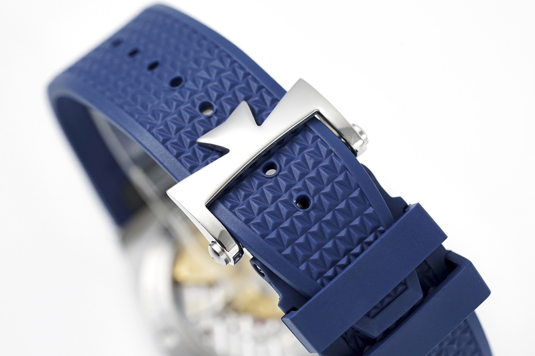Vacheron Constantin Overseas Collection 41mm｜Stainless Steel Case Sapphire Crystal Dial/Sapphire Case Back Caliber 5100 Automatic Movement (28,800 Vibrations per Hour) Stainless Steel Buckle 150m Water Resistance Interchangeable Strap System (Steel/Buckle